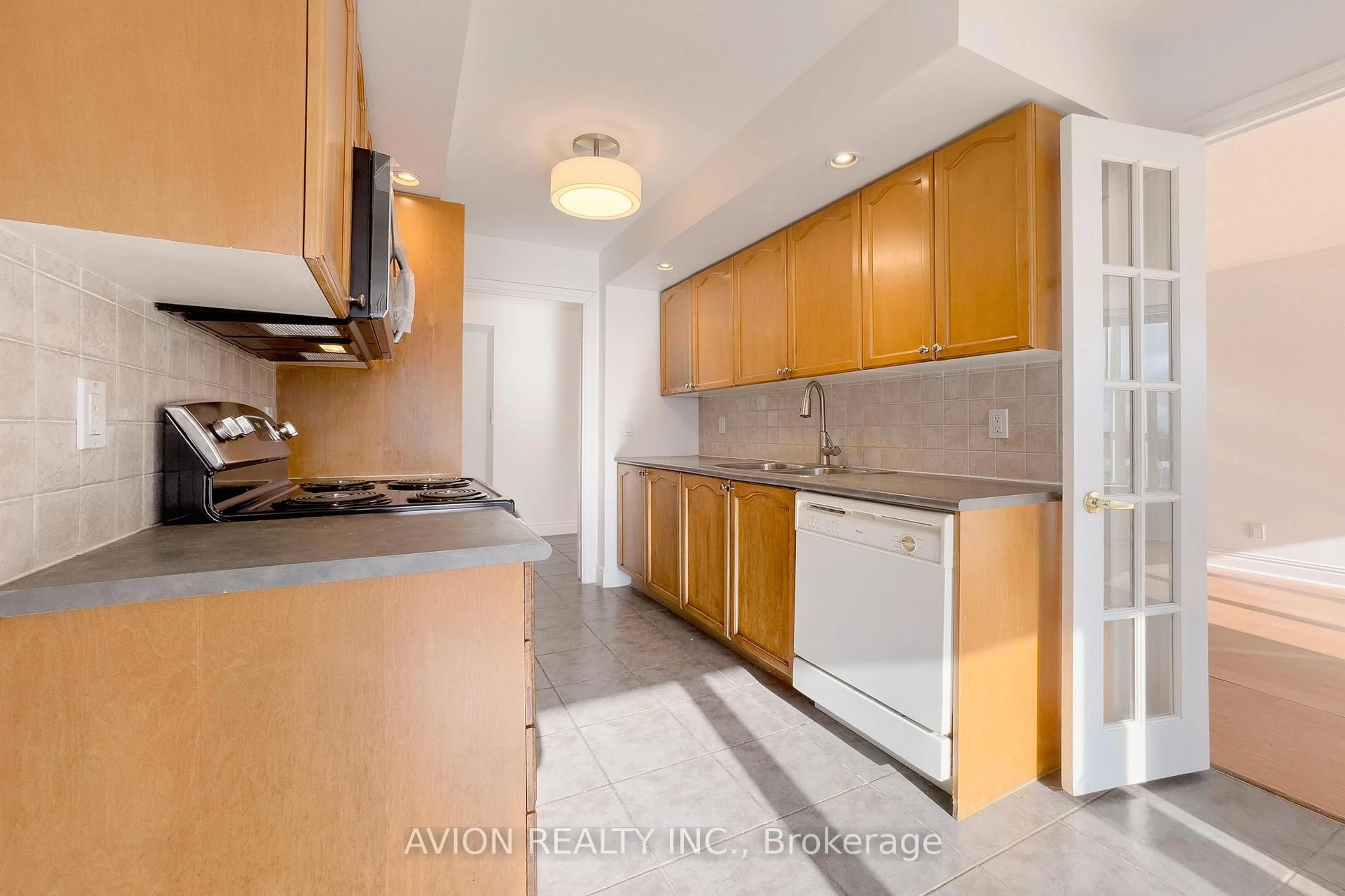 Standard kitchen, unknown for 5 Northtown Way #512, Toronto Ontario M2N 7A1