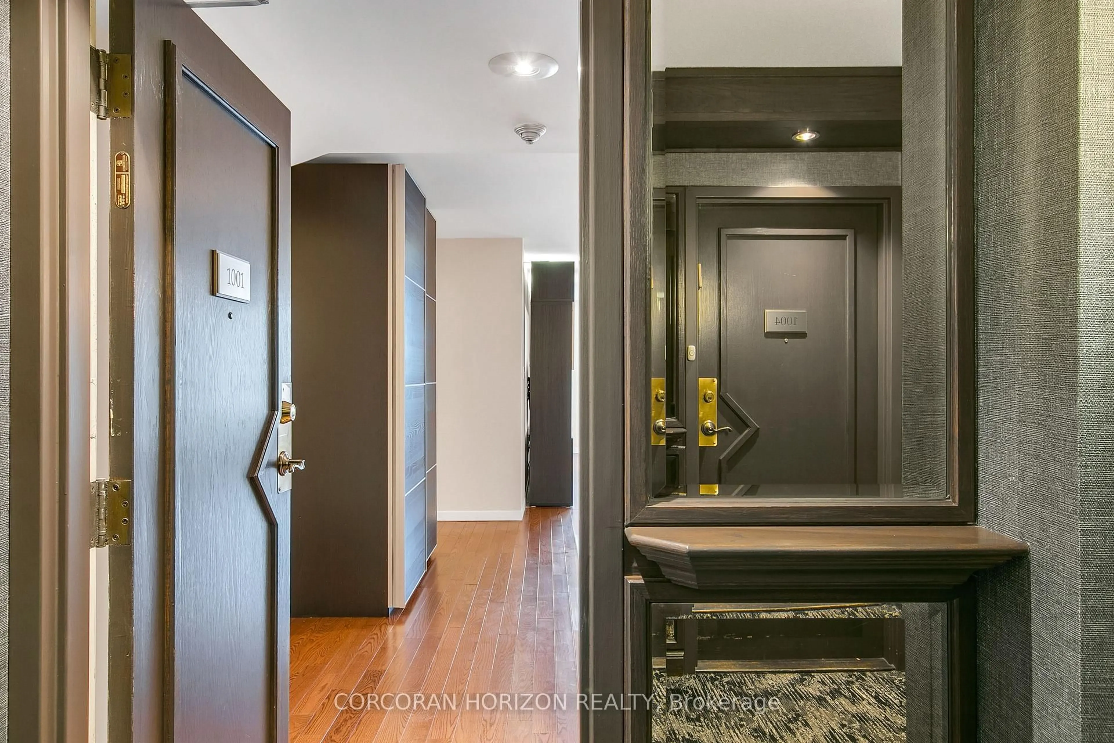 Indoor entryway for 5444 Yonge St #1001, Toronto Ontario M2N 6J4