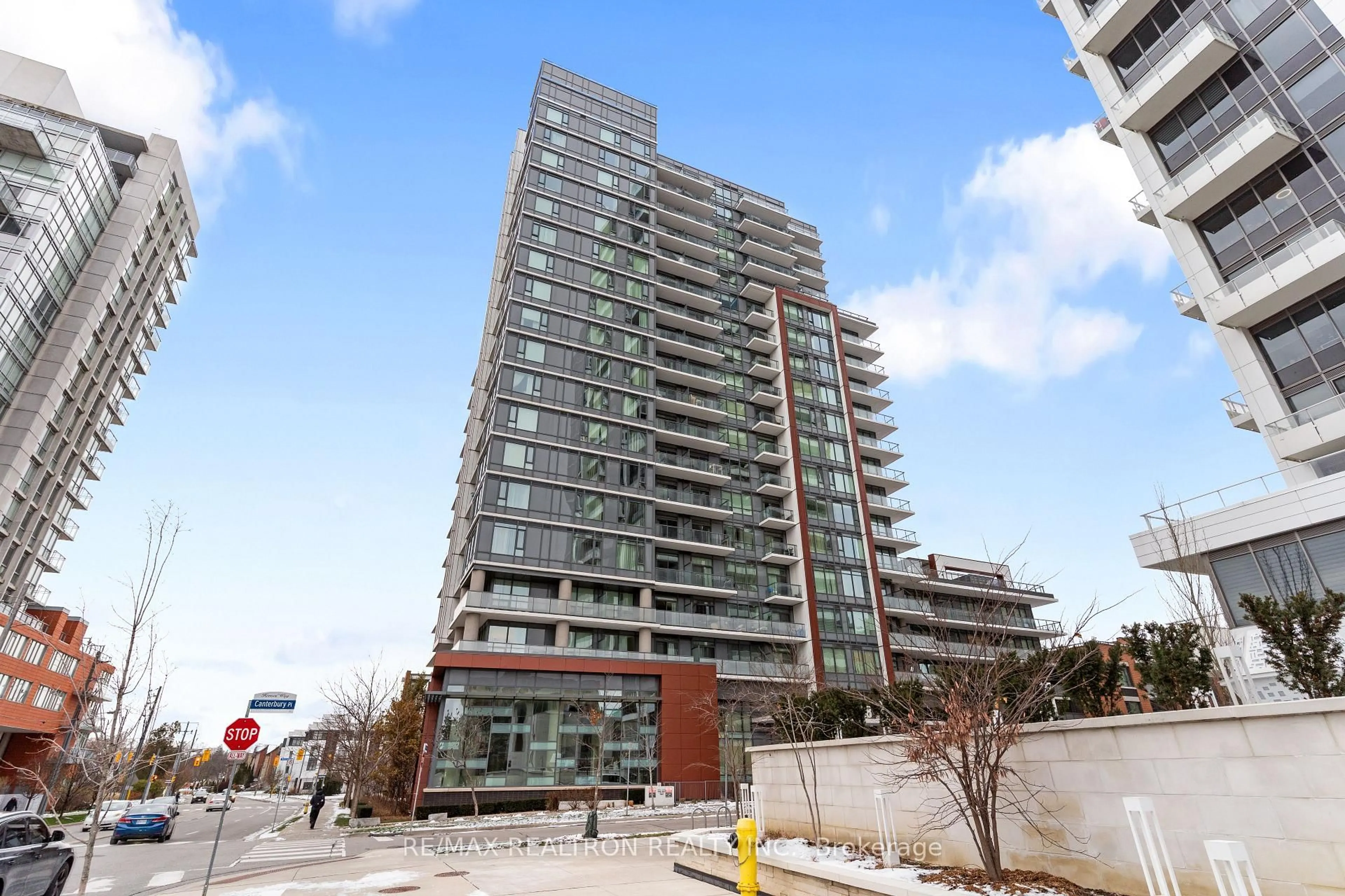 Patio, building for 68 Canterbury Pl #712, Toronto Ontario M2N 2N1
