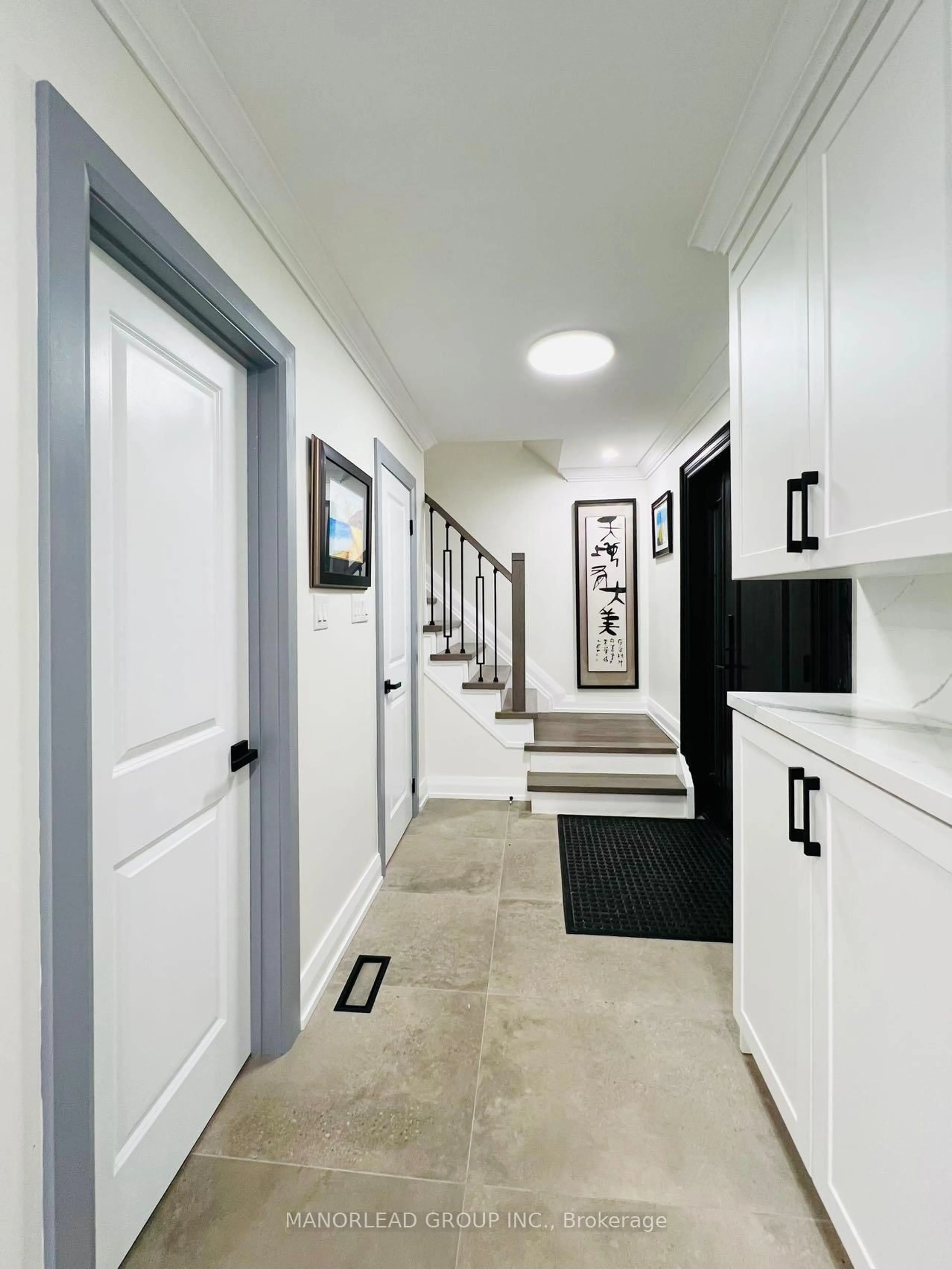 Indoor entryway for 11 Glentworth Rd, Toronto Ontario M2J 2E4