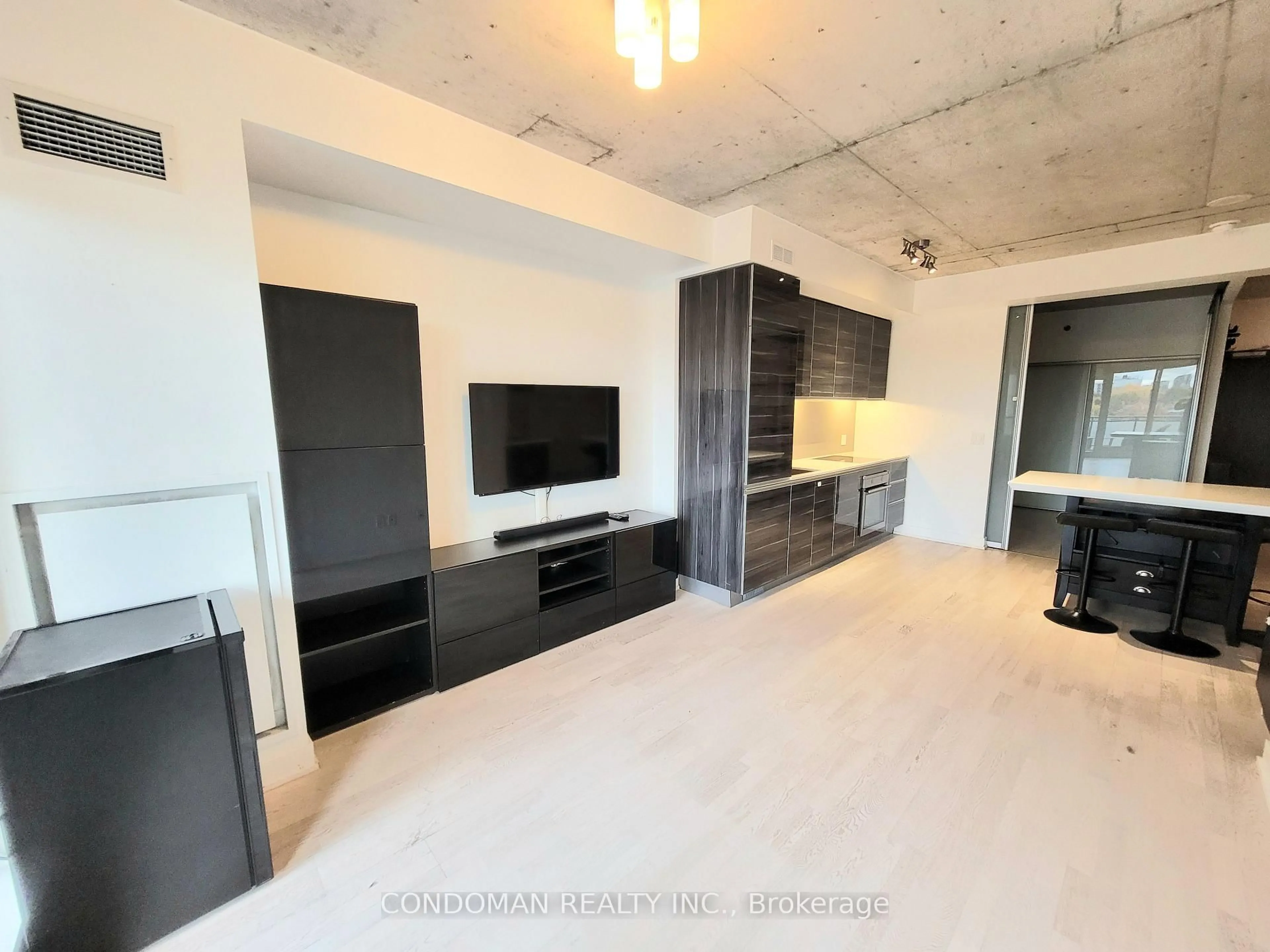 A pic of a room for 20 Minowan Miikan Lane #618, Toronto Ontario M6J 0E5