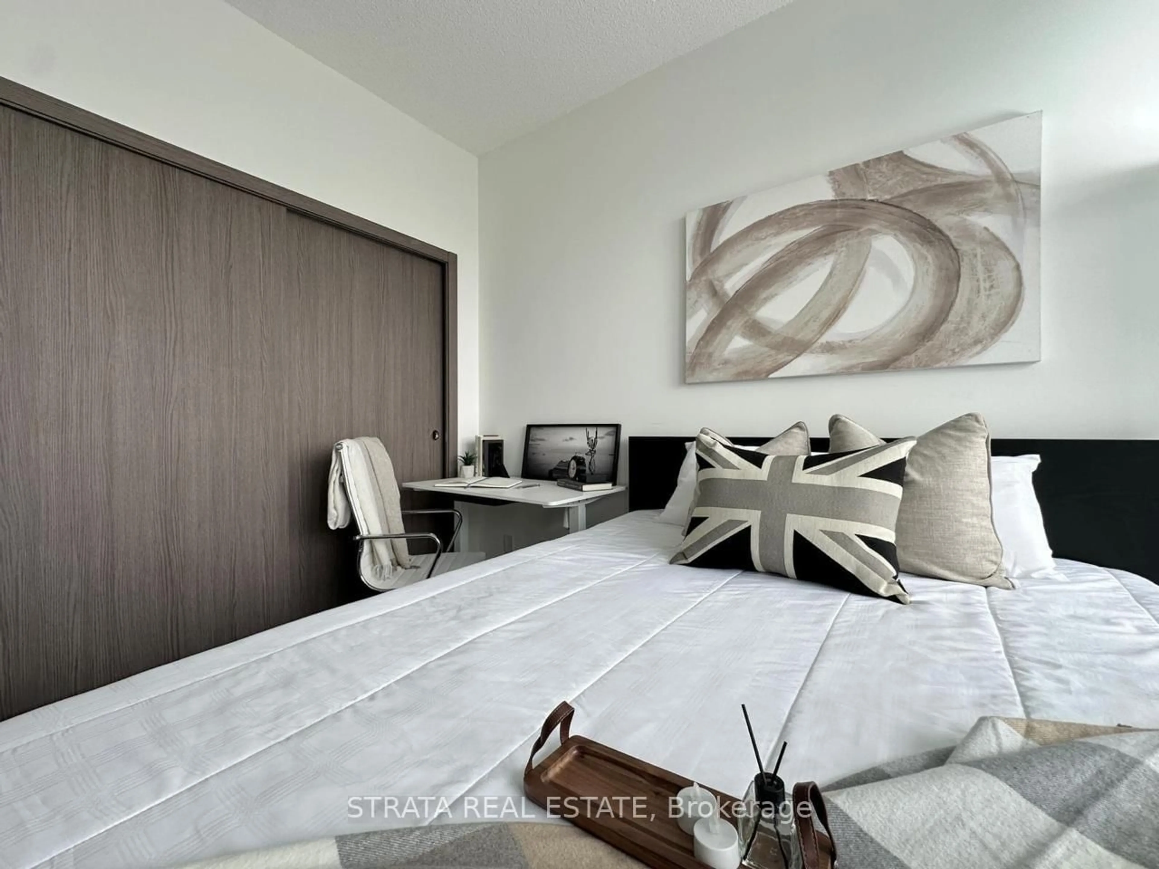 Bedroom with bed, unknown for 19 Bathurst St #3915, Toronto Ontario M5V 0N2