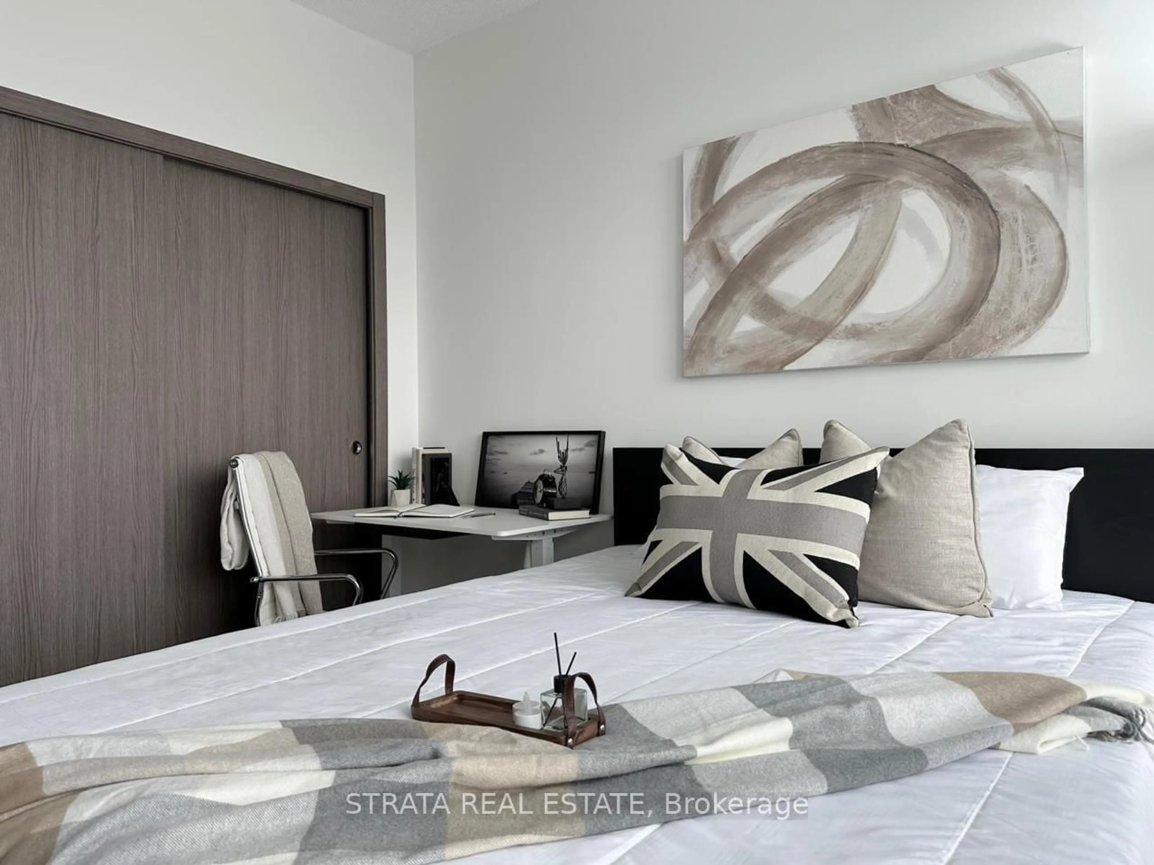 Unknown for 19 Bathurst St #3915, Toronto Ontario M5V 0N2