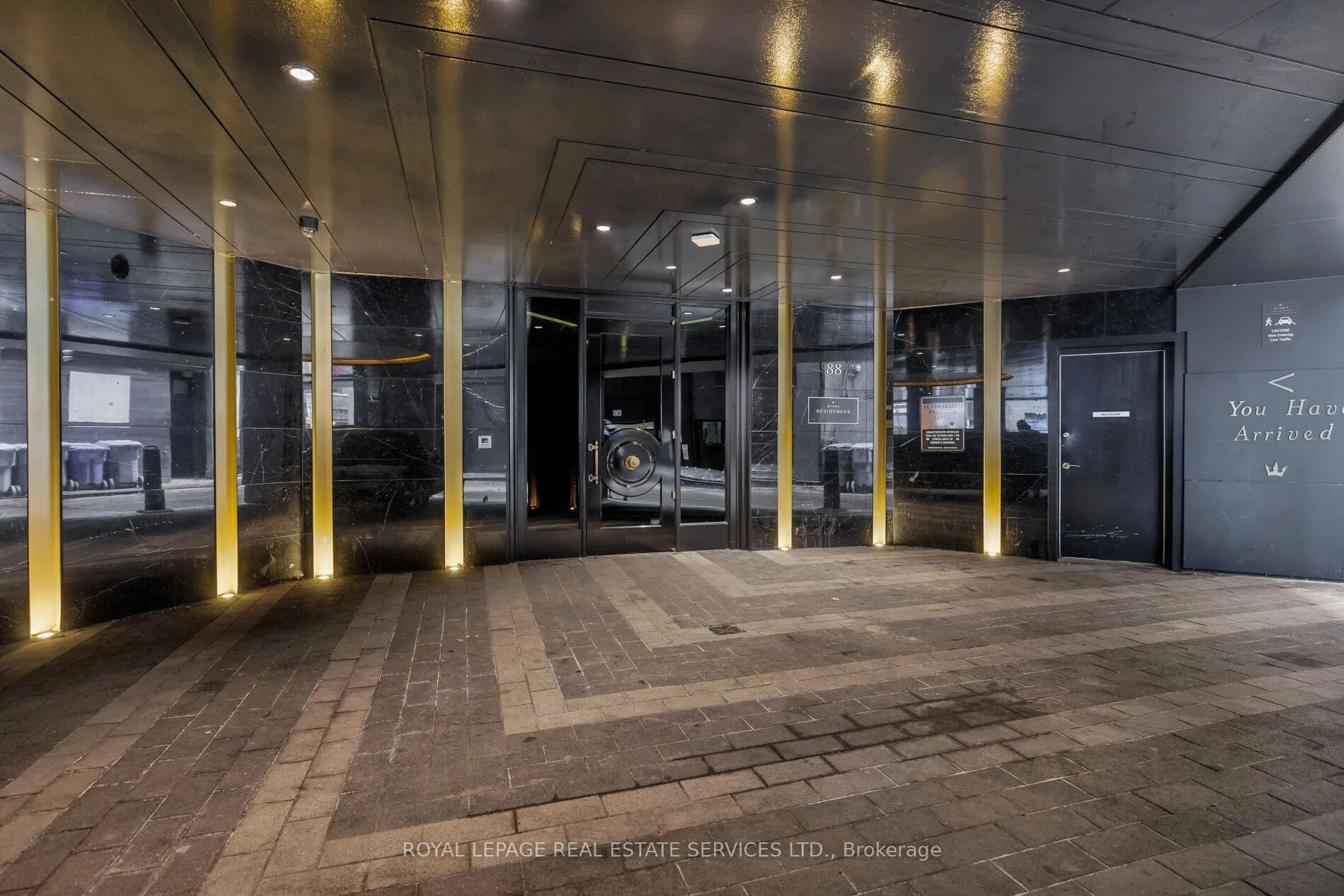 Indoor foyer for 88 Blue Jays Way #2301, Toronto Ontario M5V 0L7