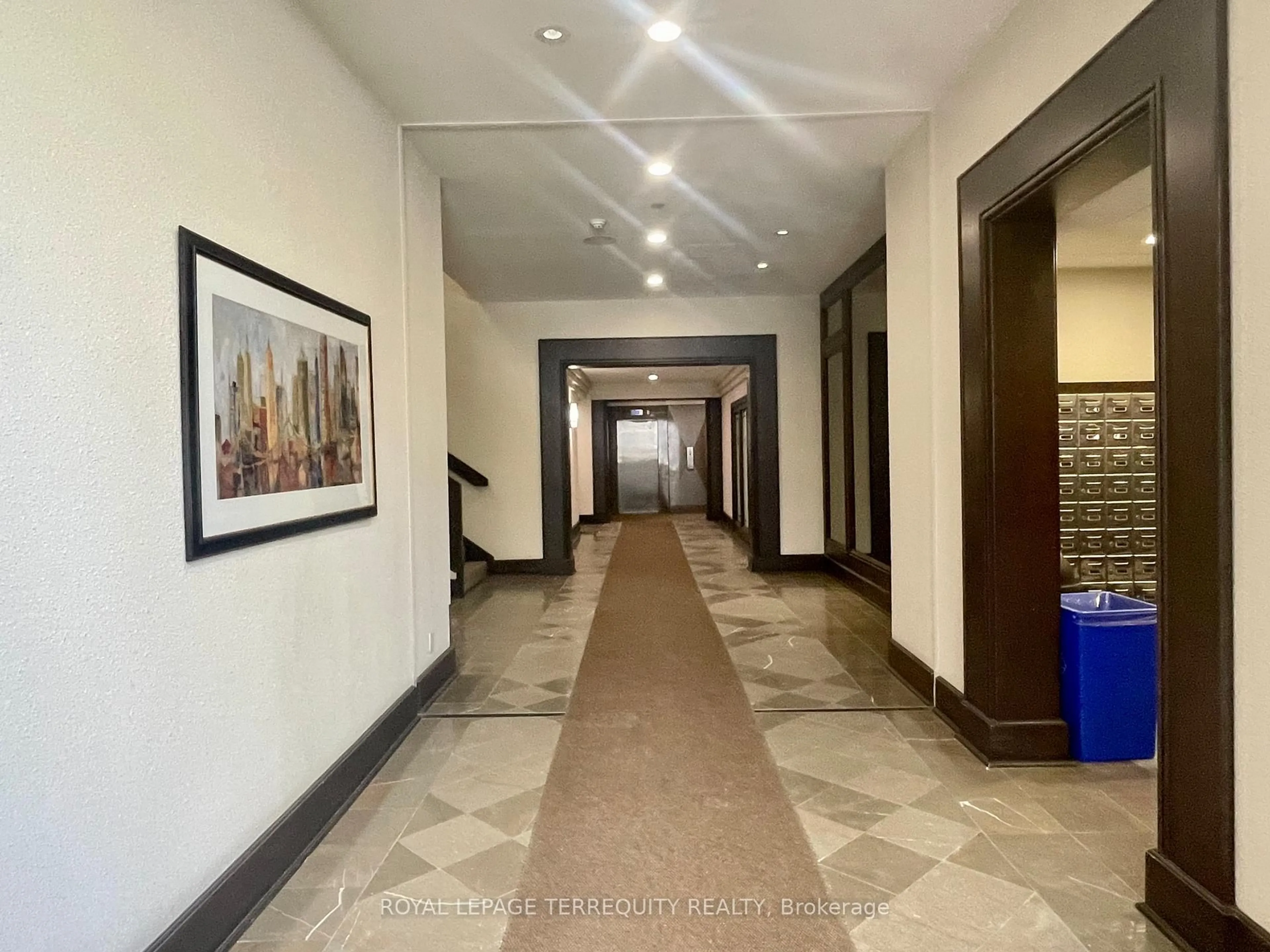 Indoor foyer for 30 Greenfield Ave #1009, Toronto Ontario M2N 6N3