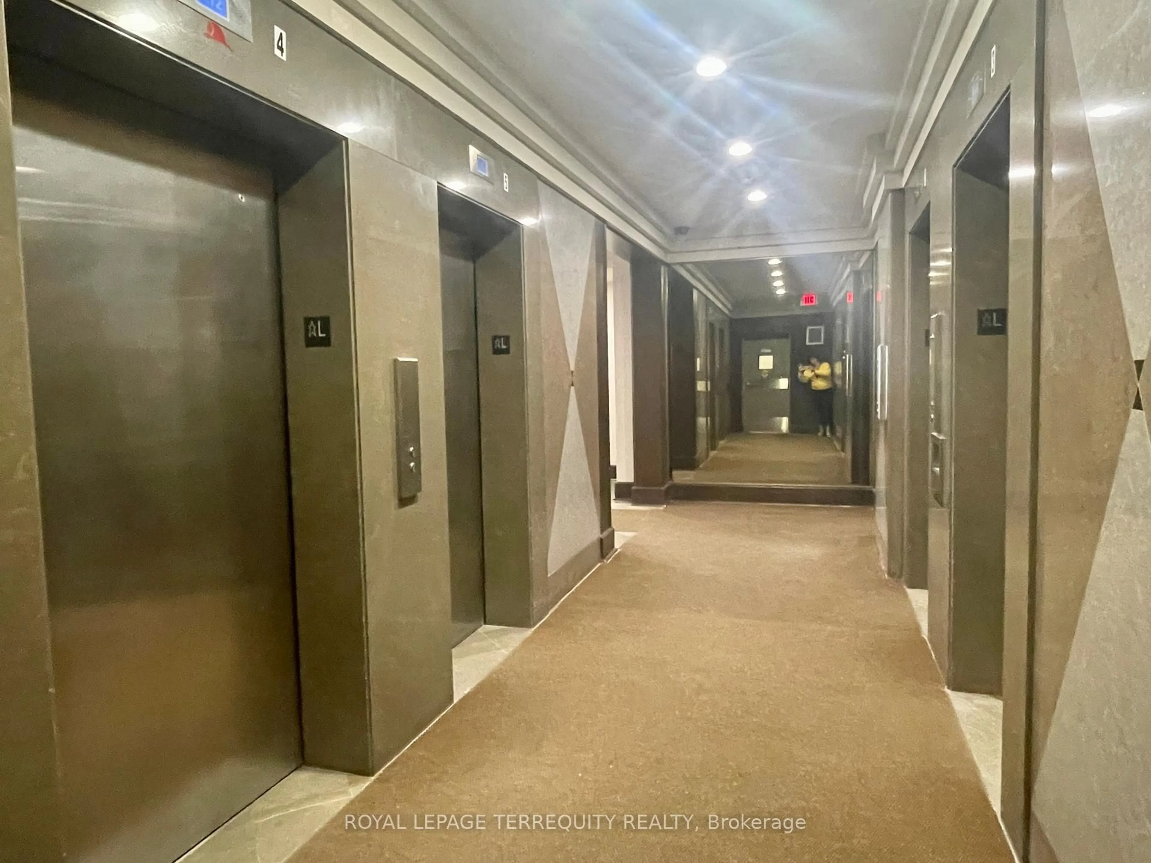 Indoor foyer for 30 Greenfield Ave #1009, Toronto Ontario M2N 6N3