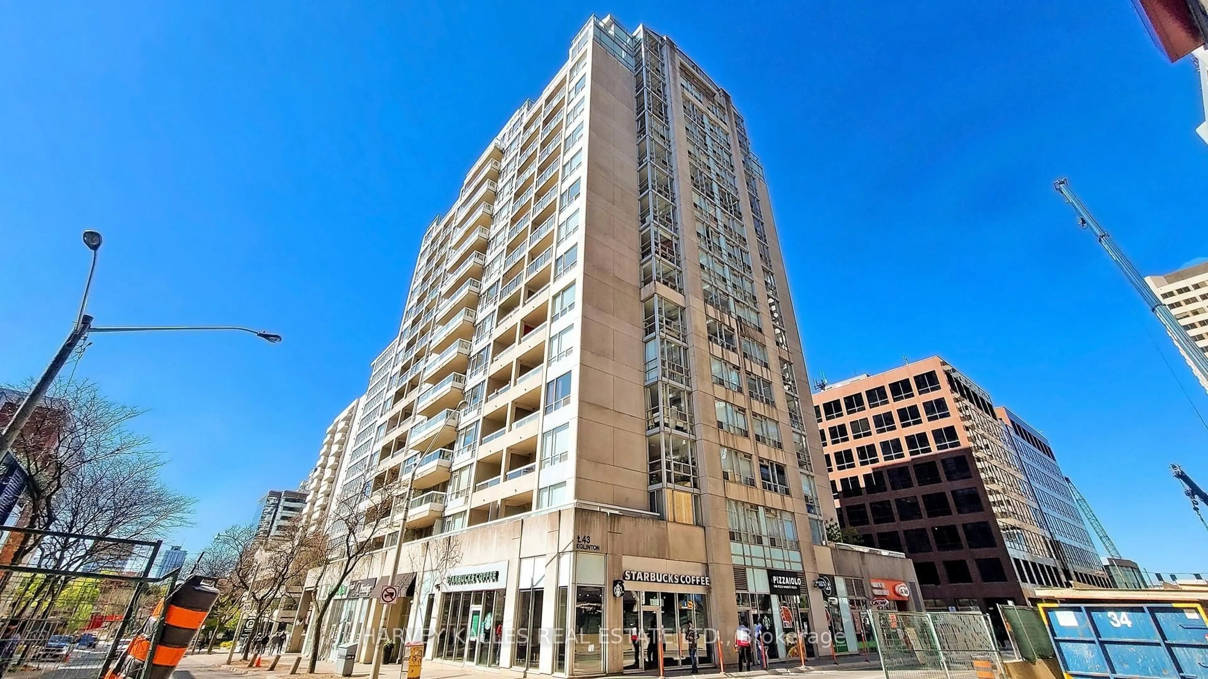 Indoor foyer for 43 Eglinton Ave #902, Toronto Ontario M4P 1A5