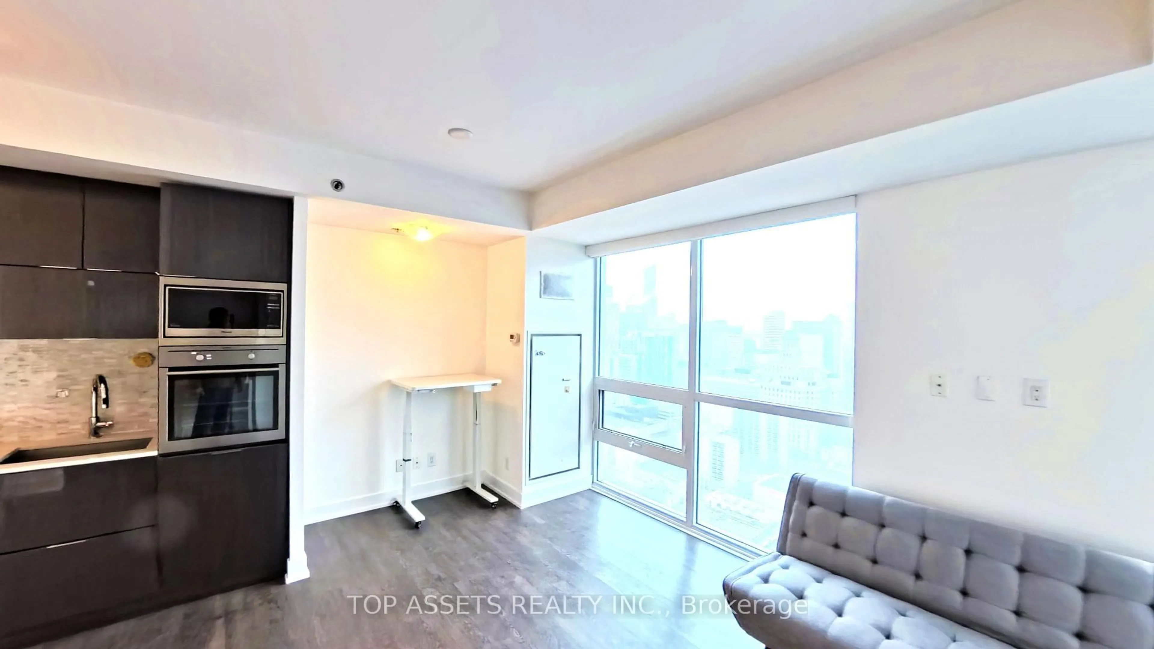 A pic of a room for 318 Richmond St #3006, Toronto Ontario M5V 0B4