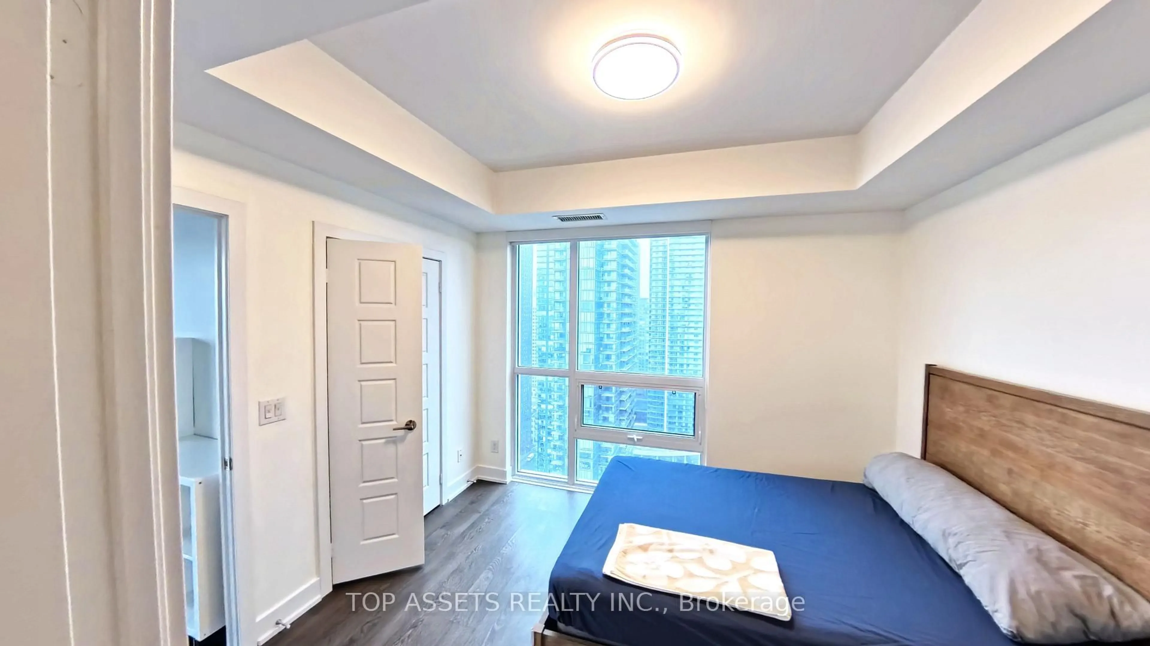 A pic of a room for 318 Richmond St #3006, Toronto Ontario M5V 0B4