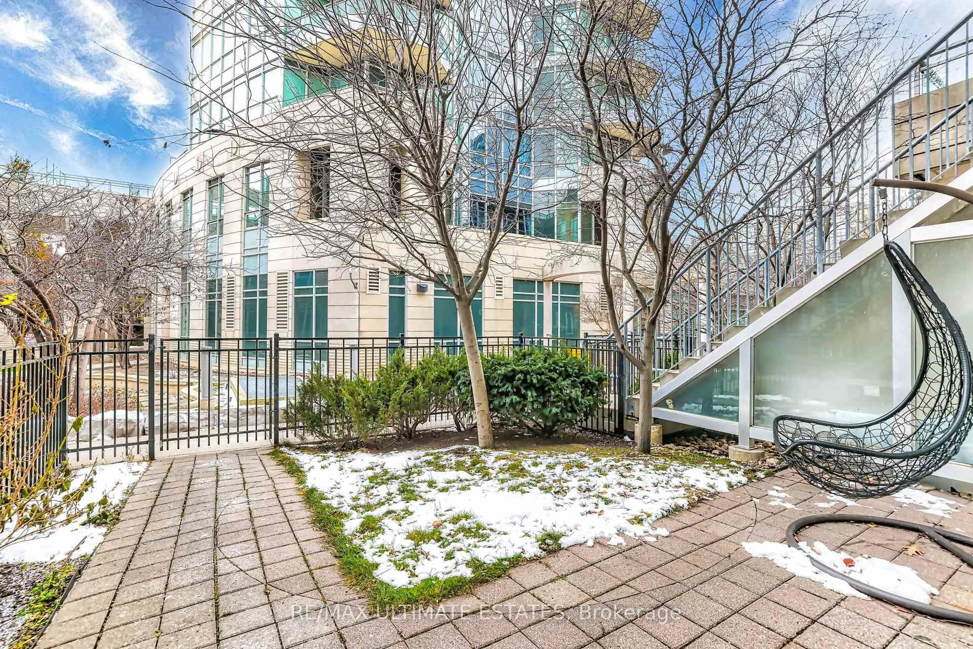 Patio, street for 31 Olive Ave #114, Toronto Ontario M2N 4N4
