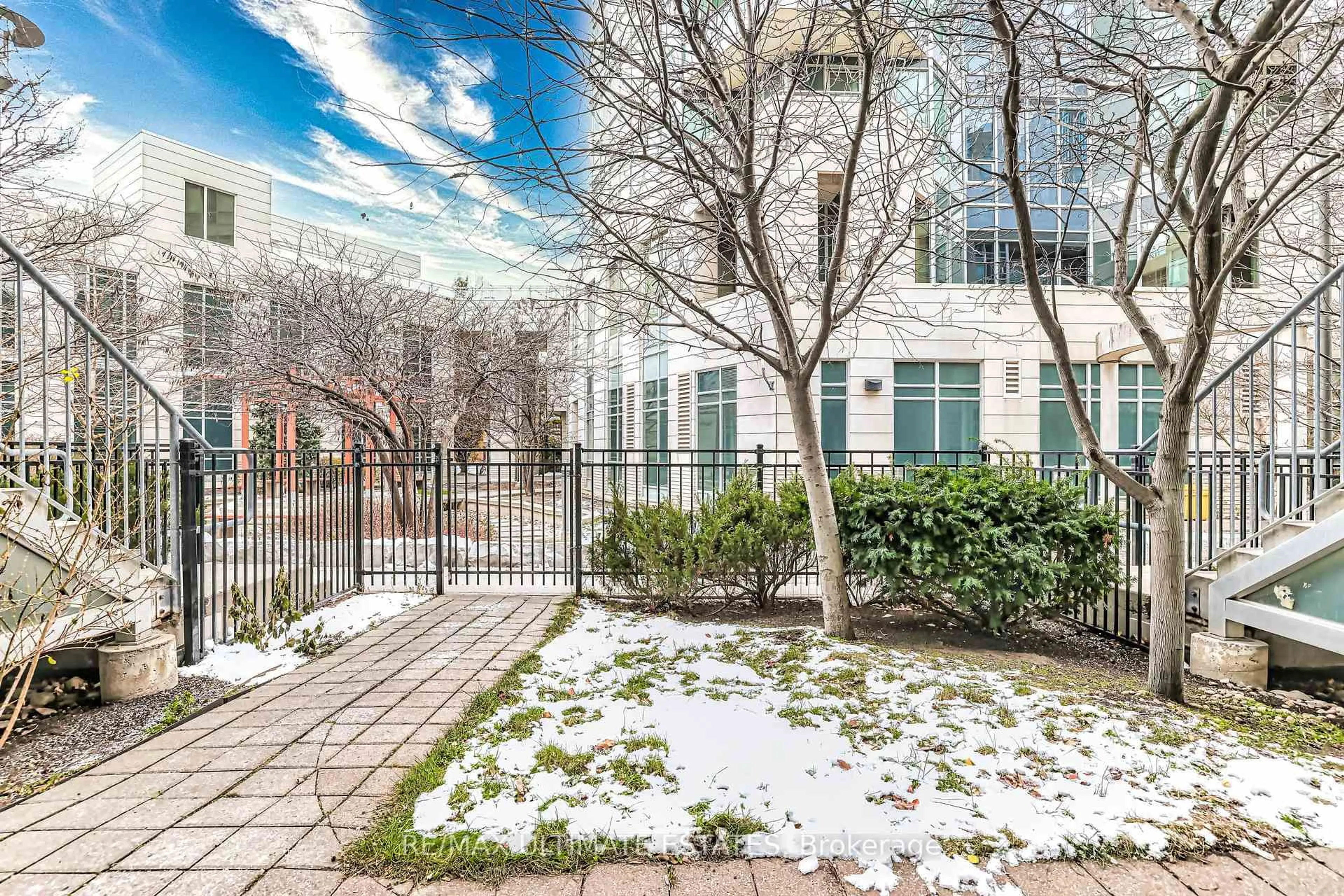 Patio, street for 31 Olive Ave #114, Toronto Ontario M2N 4N4