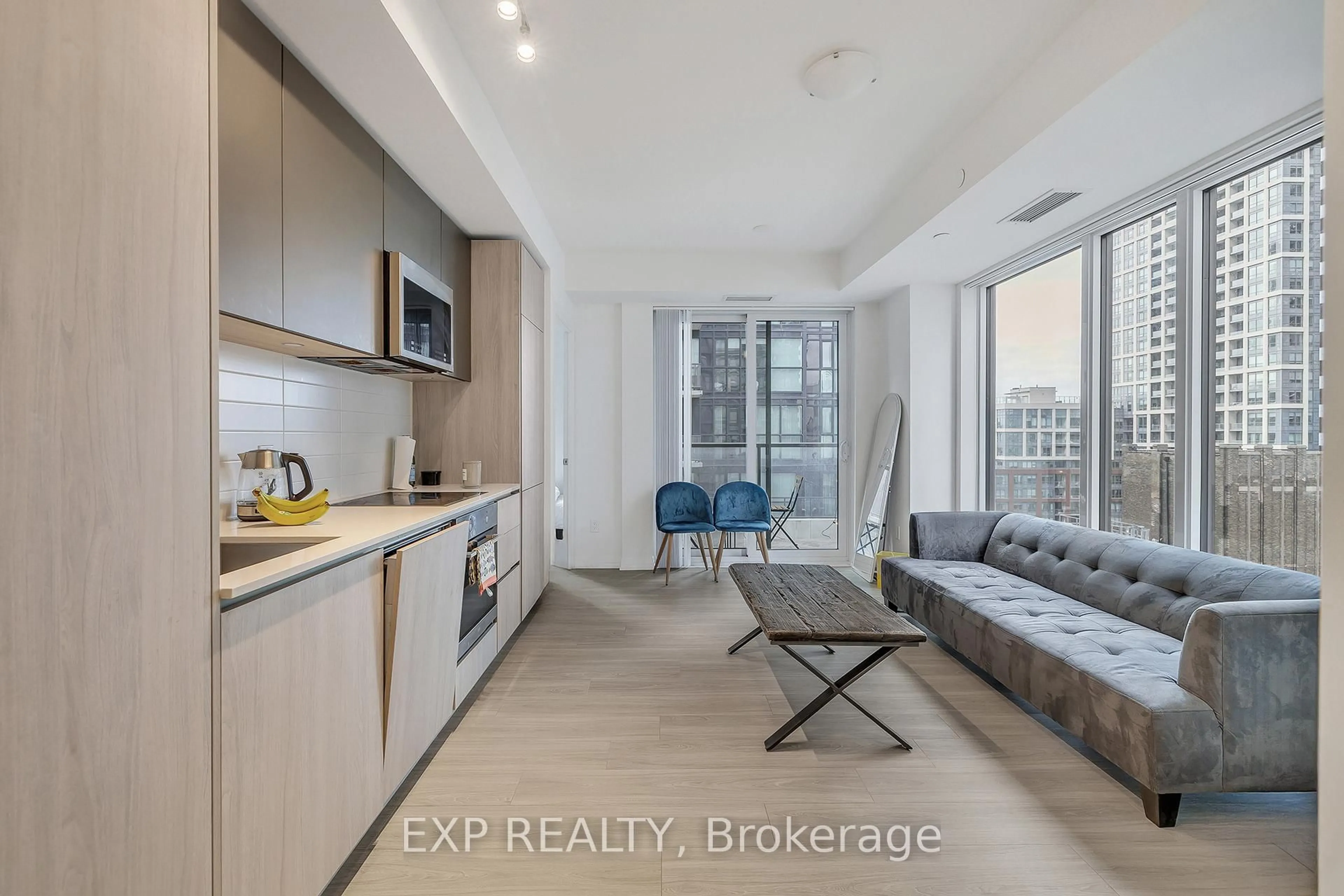 Unknown for 8 Widmer St #1903, Toronto Ontario M5V 0W6