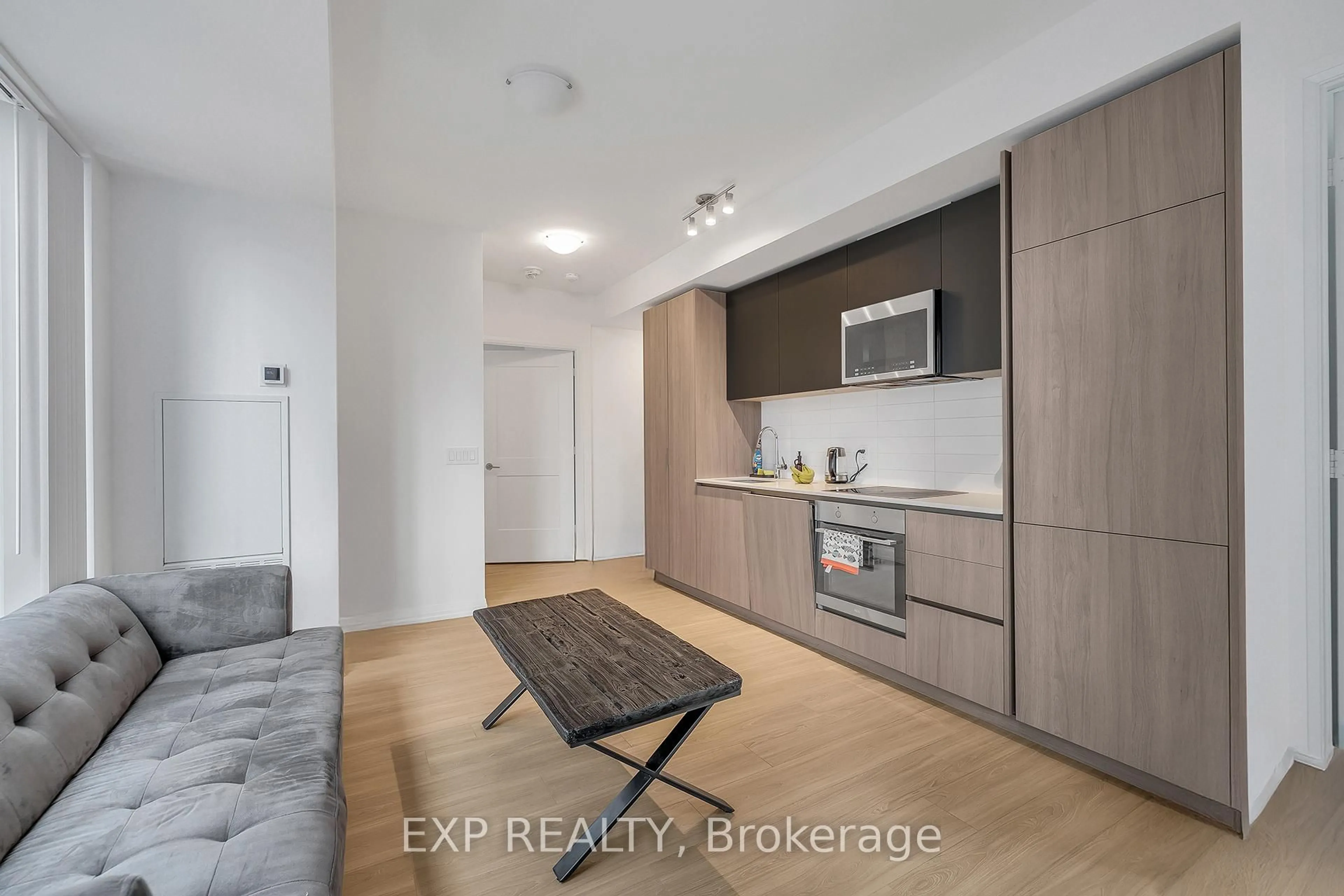 Unknown for 8 Widmer St #1903, Toronto Ontario M5V 0W6