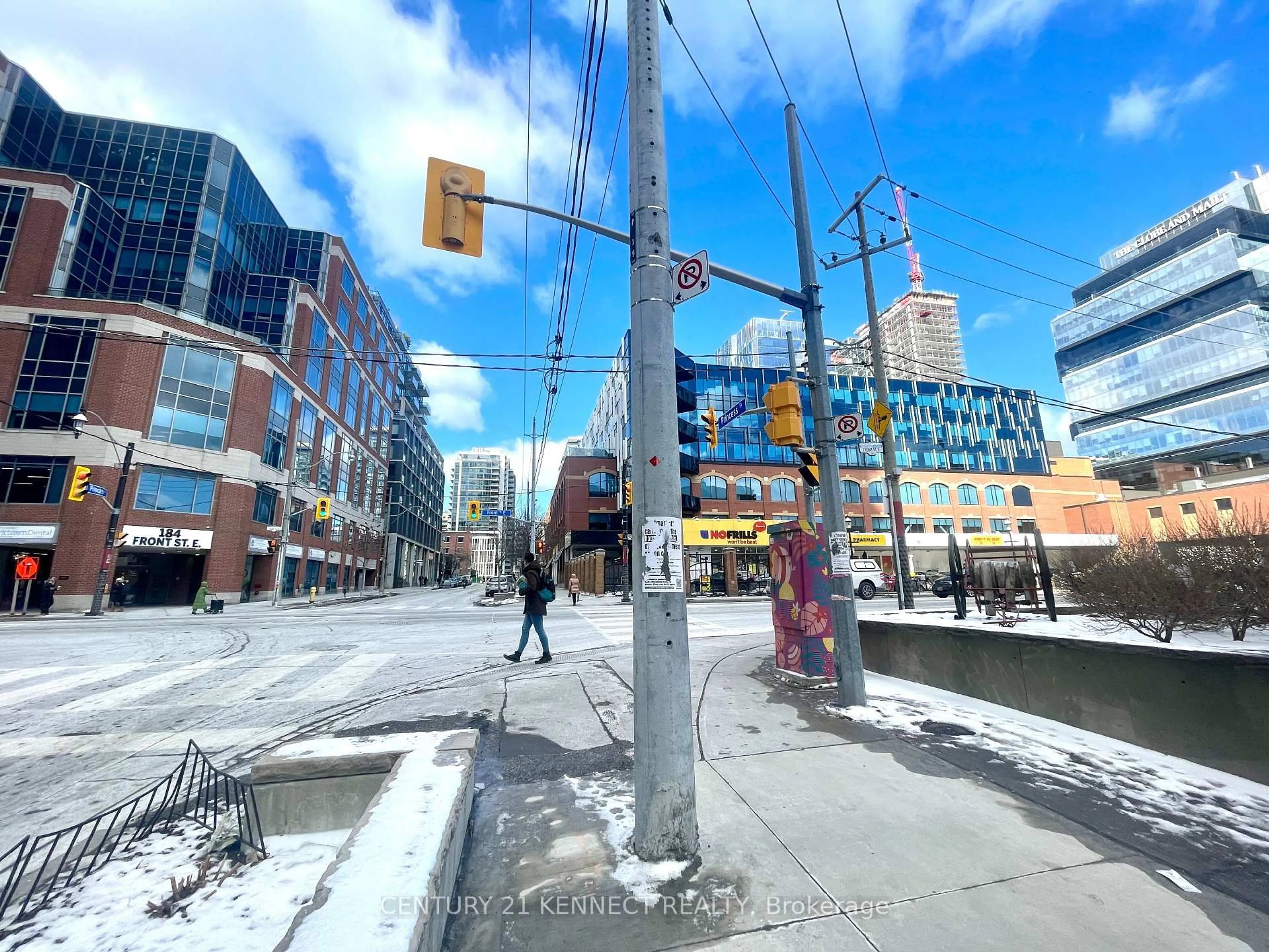 Blurry image for 70 Princess St #2406, Toronto Ontario M5A 0X6