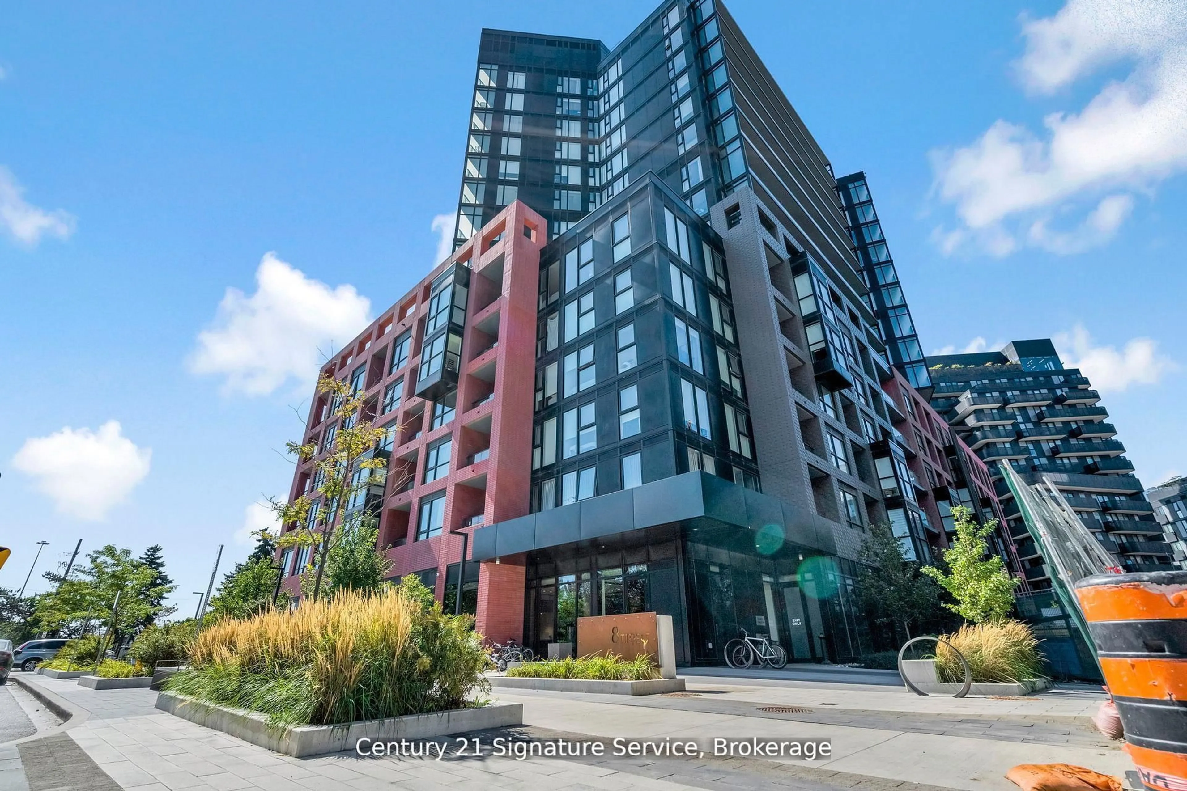 A pic from outside/outdoor area/front of a property/back of a property/a pic from drone, unknown for 8 Tippett Rd #803, Toronto Ontario M3H 0E7