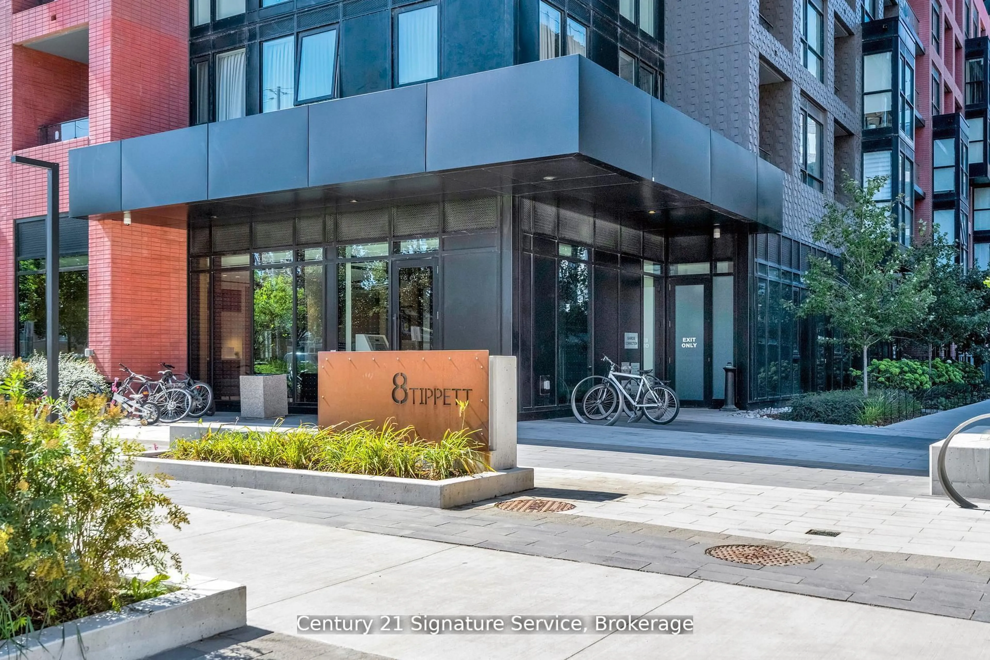 Indoor foyer for 8 Tippett Rd #803, Toronto Ontario M3H 0E7