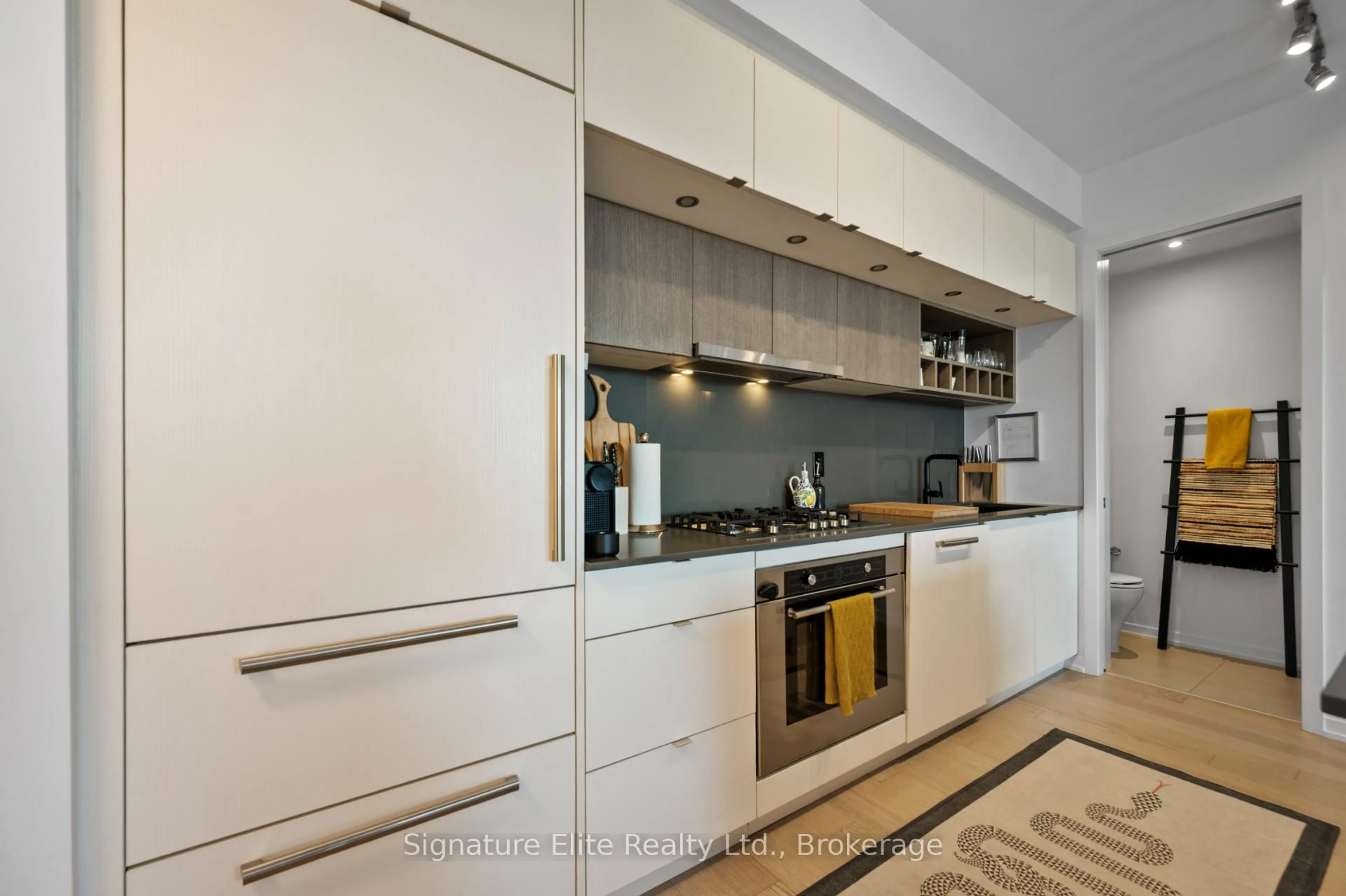 Contemporary kitchen, unknown for 138 St Helens Ave #PH7, Toronto Ontario M6H 0B8