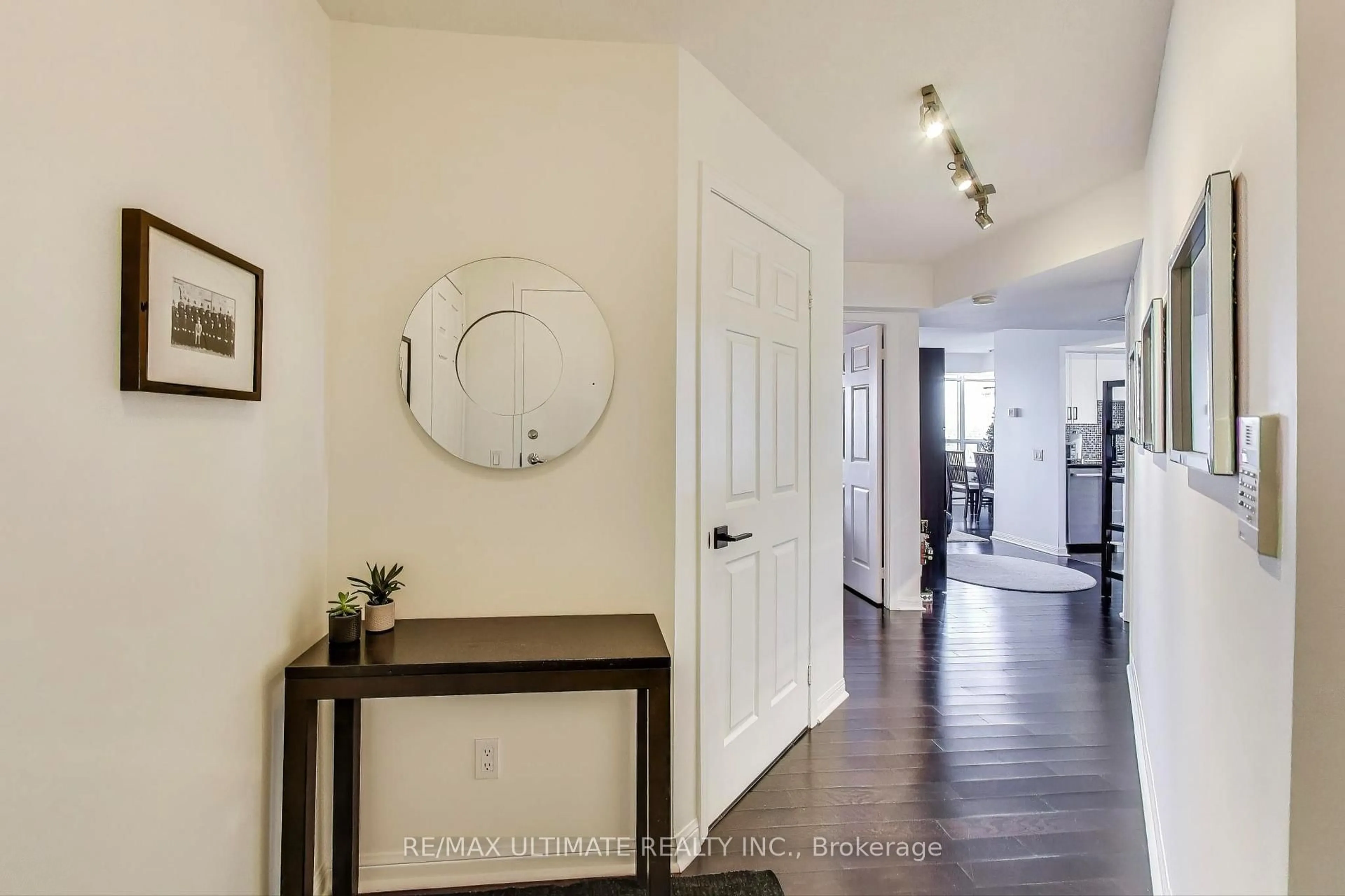 Indoor entryway for 153 Beecroft Rd #2805, Toronto Ontario M2N 7C5
