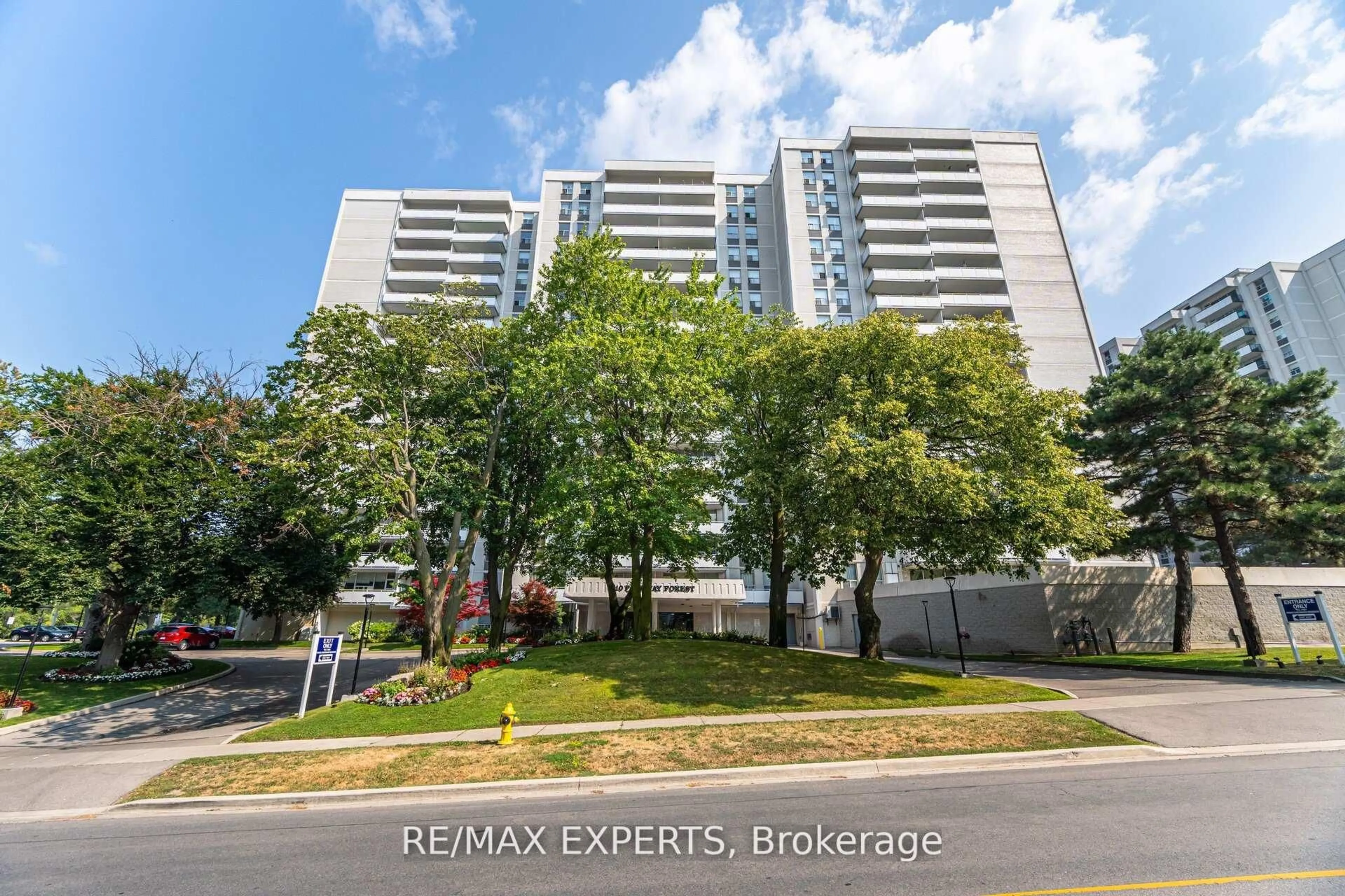 A pic from outside/outdoor area/front of a property/back of a property/a pic from drone, street for 10 Parkway Forest Dr #306, Toronto Ontario M2J 1L3