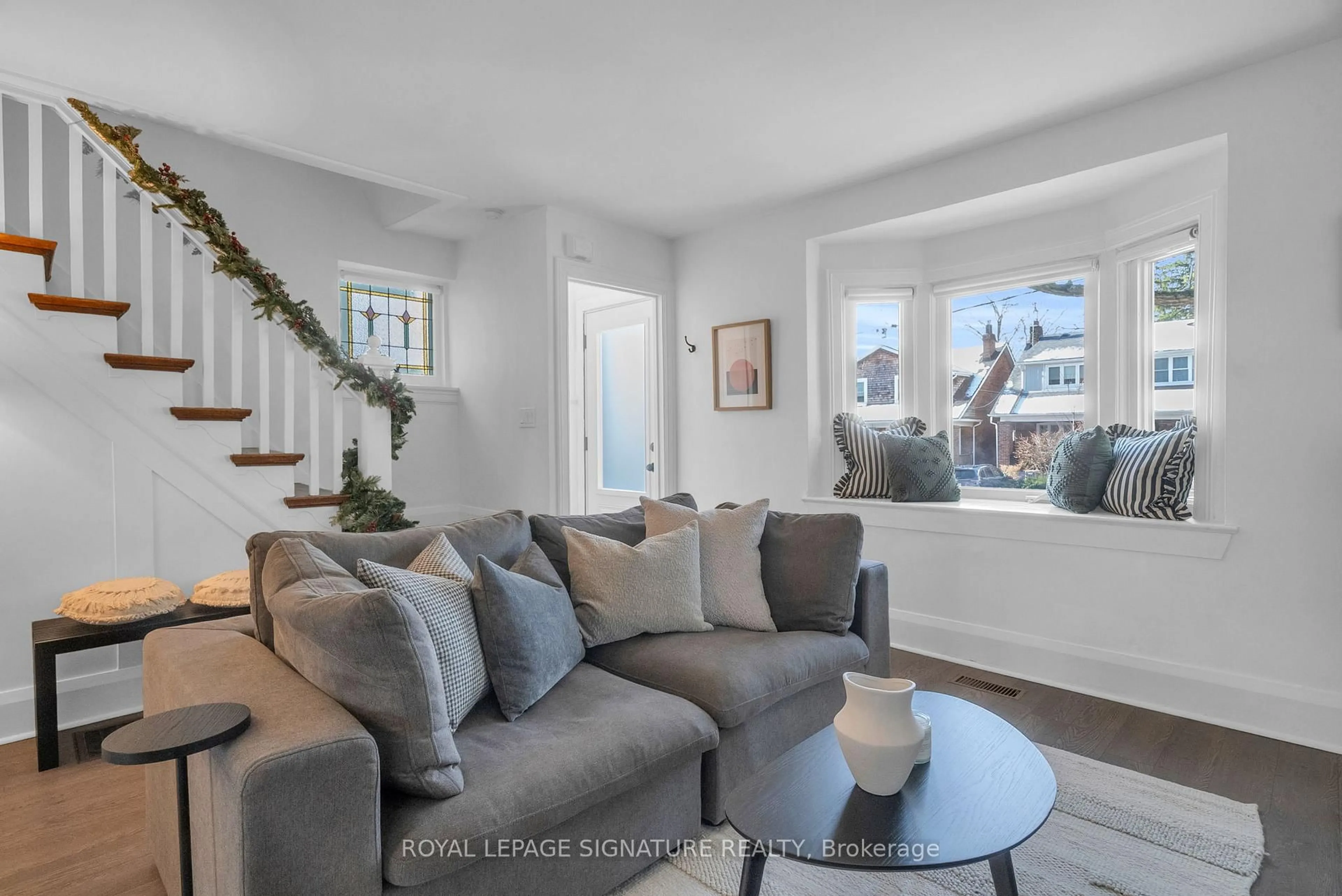 Living room with furniture, unknown for 303 Forman Ave, Toronto Ontario M4S 2S6