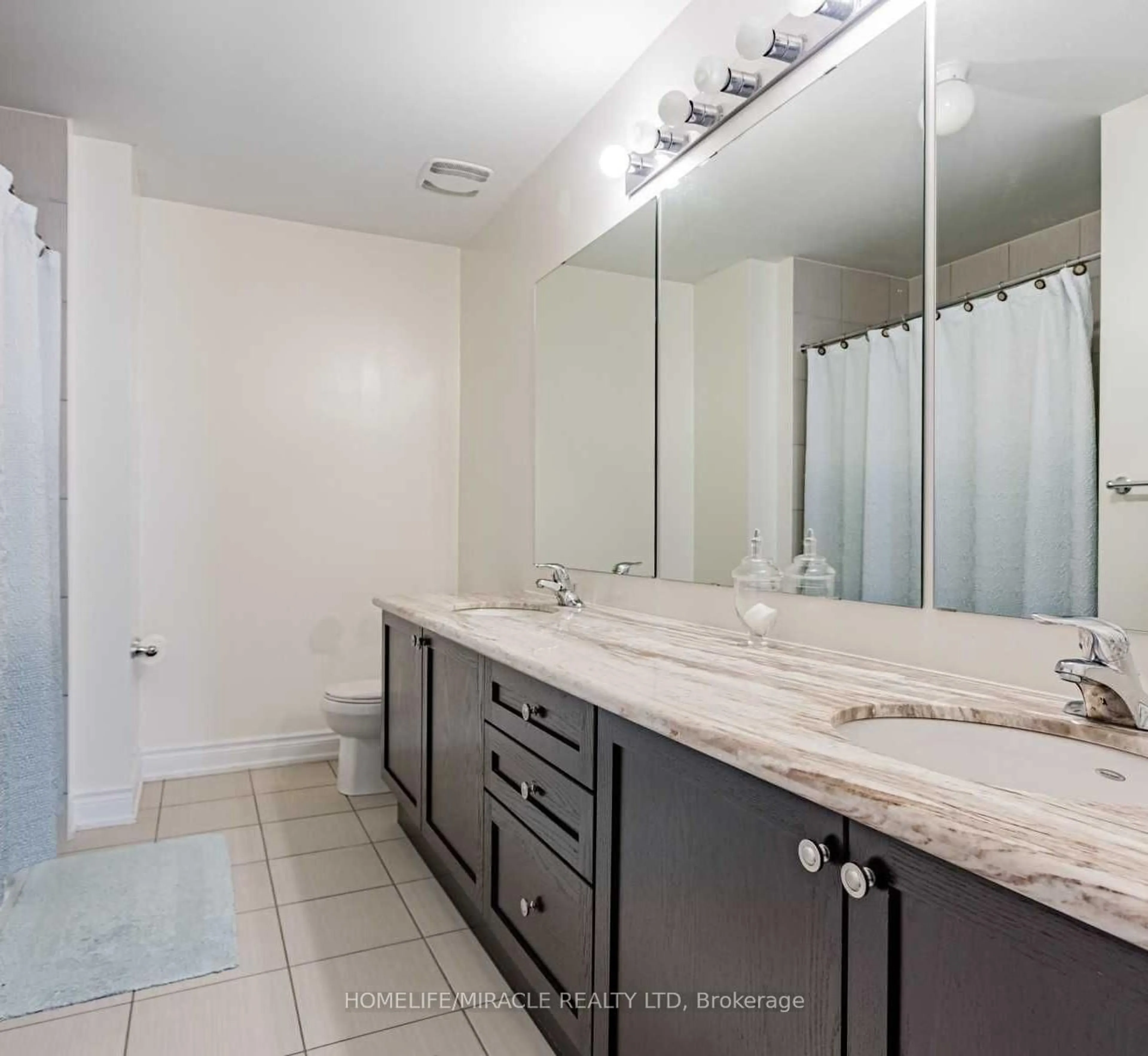 Standard bathroom, ceramic/tile floor for 170 Maxwell St, Toronto Ontario M3H 0B5