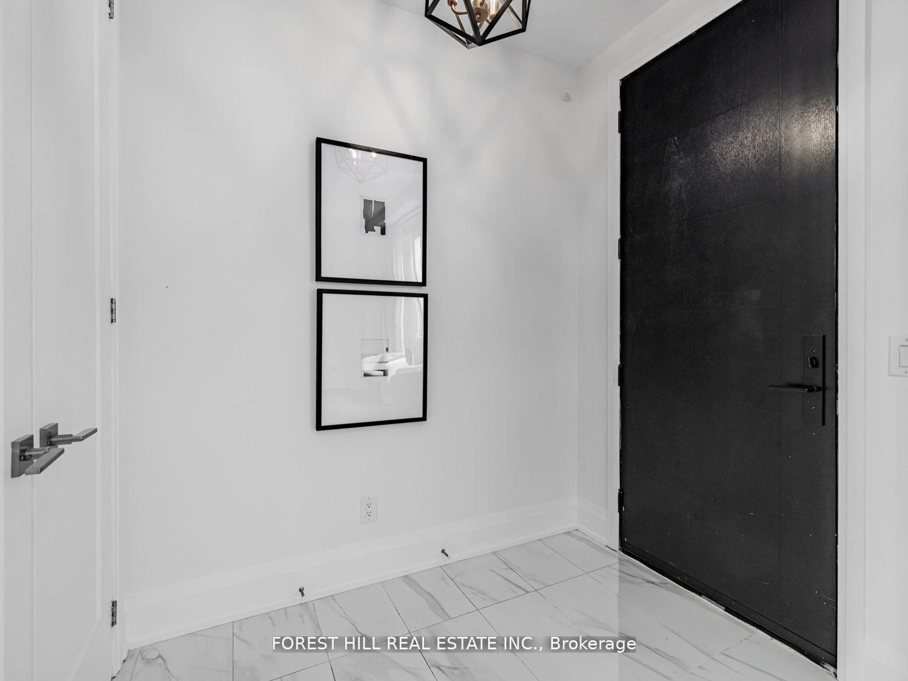 Indoor entryway for 35 Dervock Cres #UNIT-5, Toronto Ontario M2K 0G7