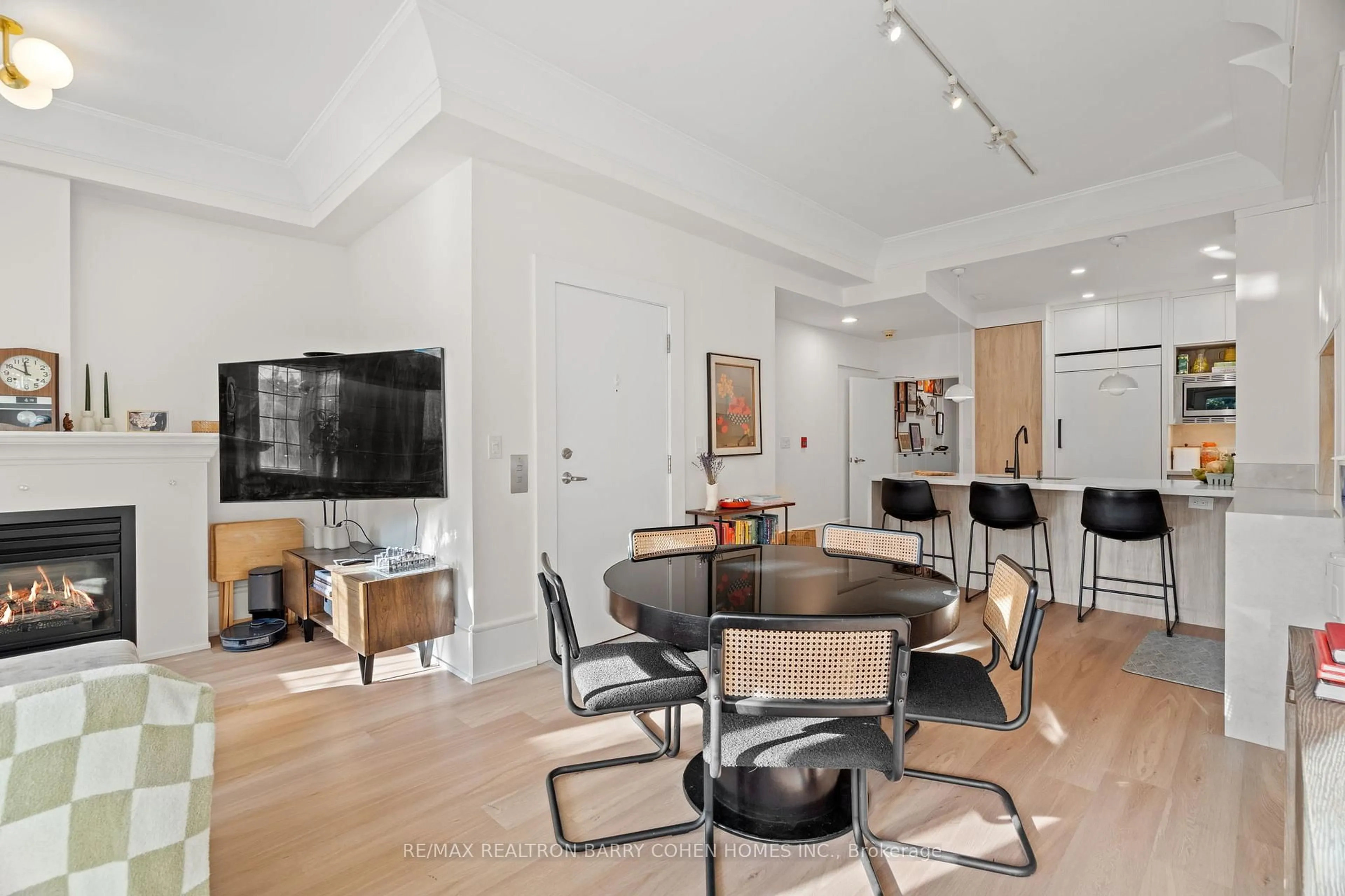 Unknown for 336 Davenport Rd #201, Toronto Ontario M5R 1K6