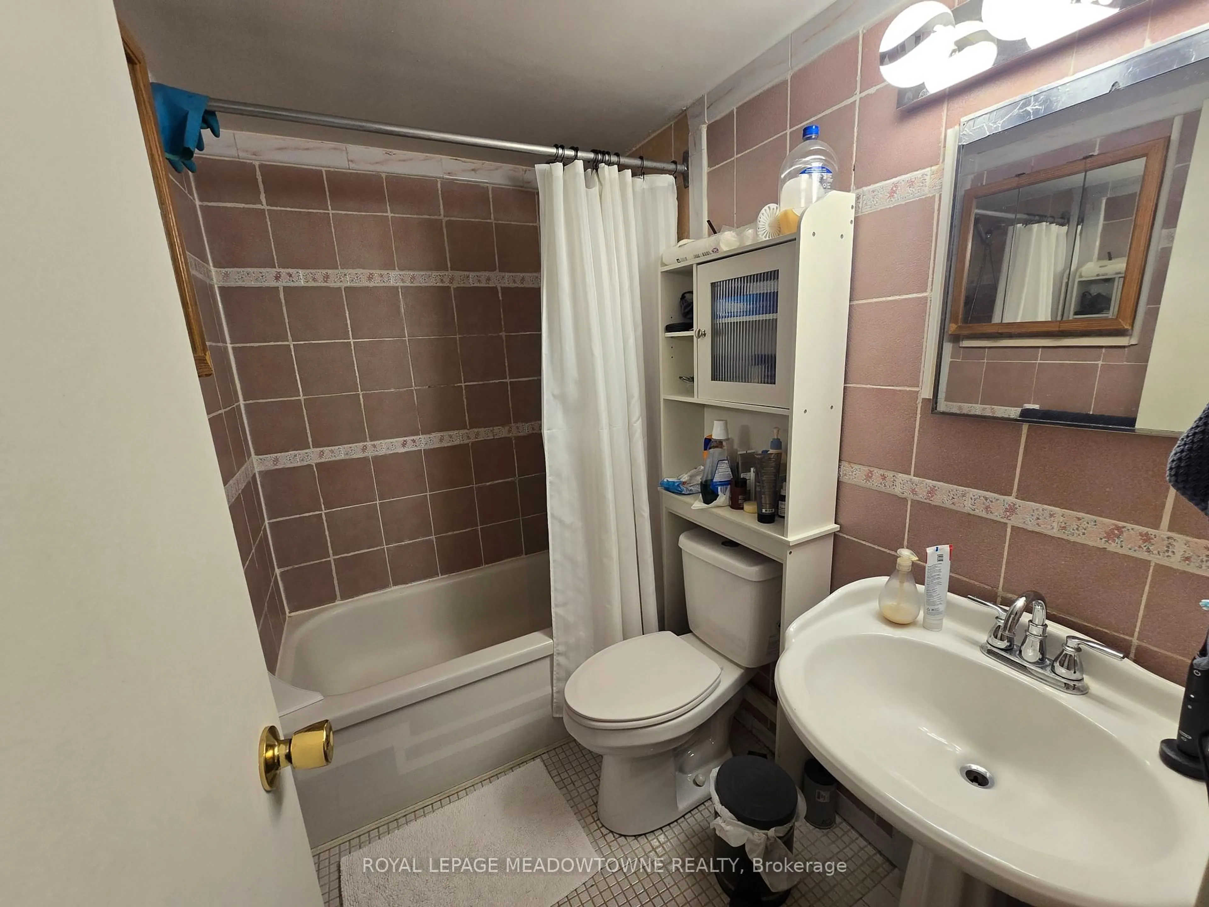 Standard bathroom, ceramic/tile floor for 40 Homewood Ave #103, Toronto Ontario M4Y 2K2