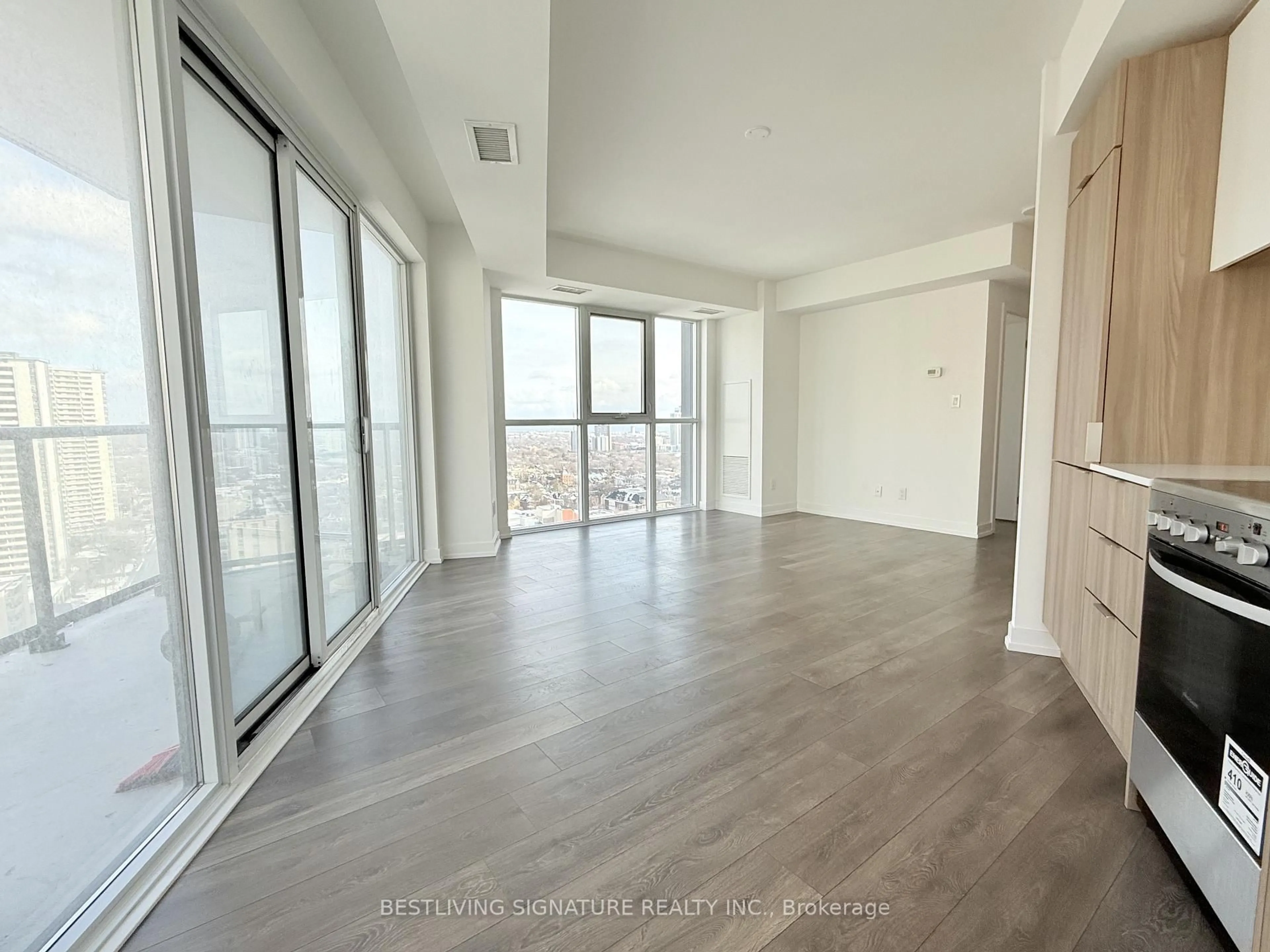 A pic of a room for 159 Wellesley St #903, Toronto Ontario M4Y 0H5