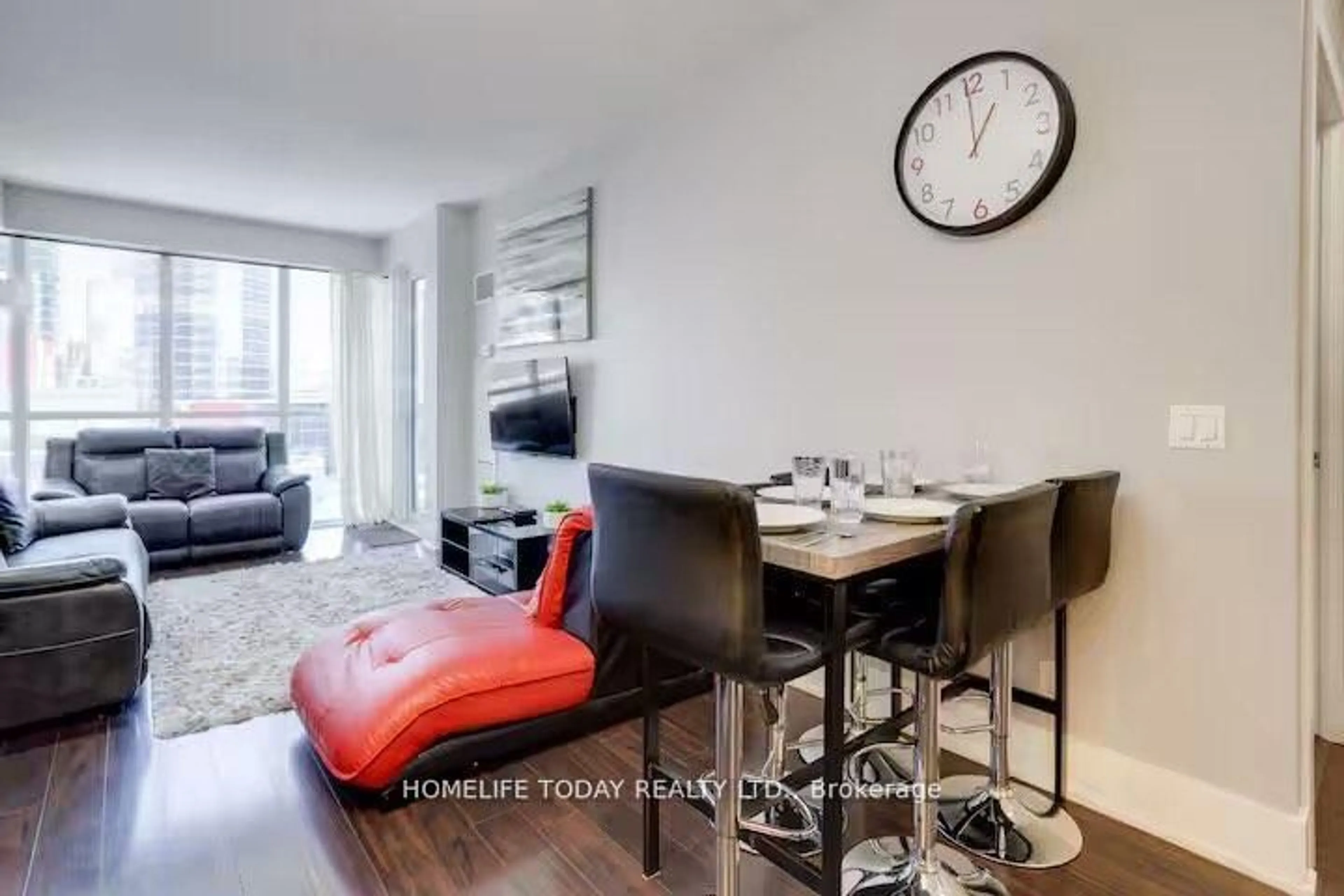 A pic of a room for 300 Front St #2106, Toronto Ontario M5V 0E9