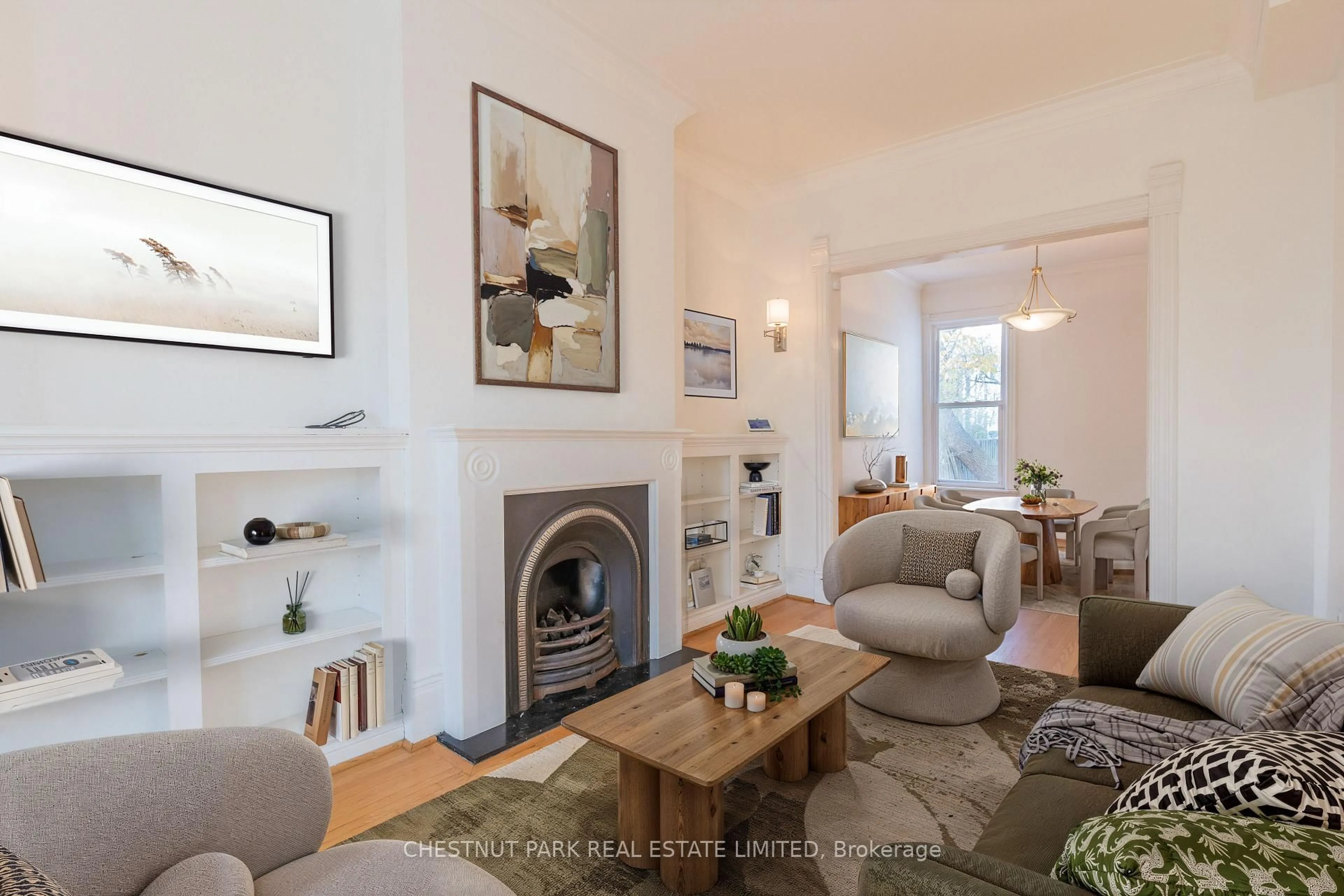 Living room with furniture, unknown for 84 Shaftesbury Ave, Toronto Ontario M4T 1A5