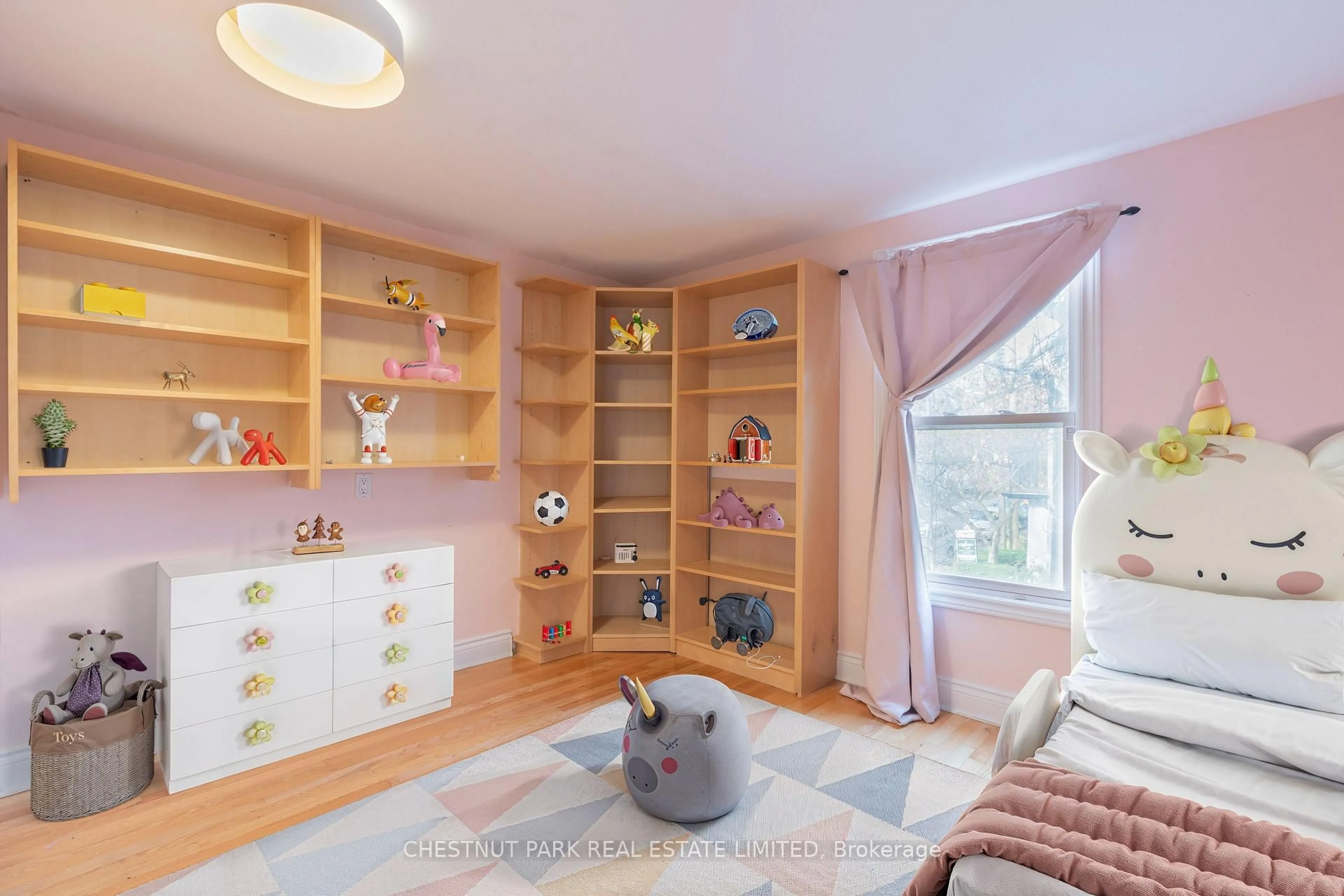 A pic of a room for 84 Shaftesbury Ave, Toronto Ontario M4T 1A5