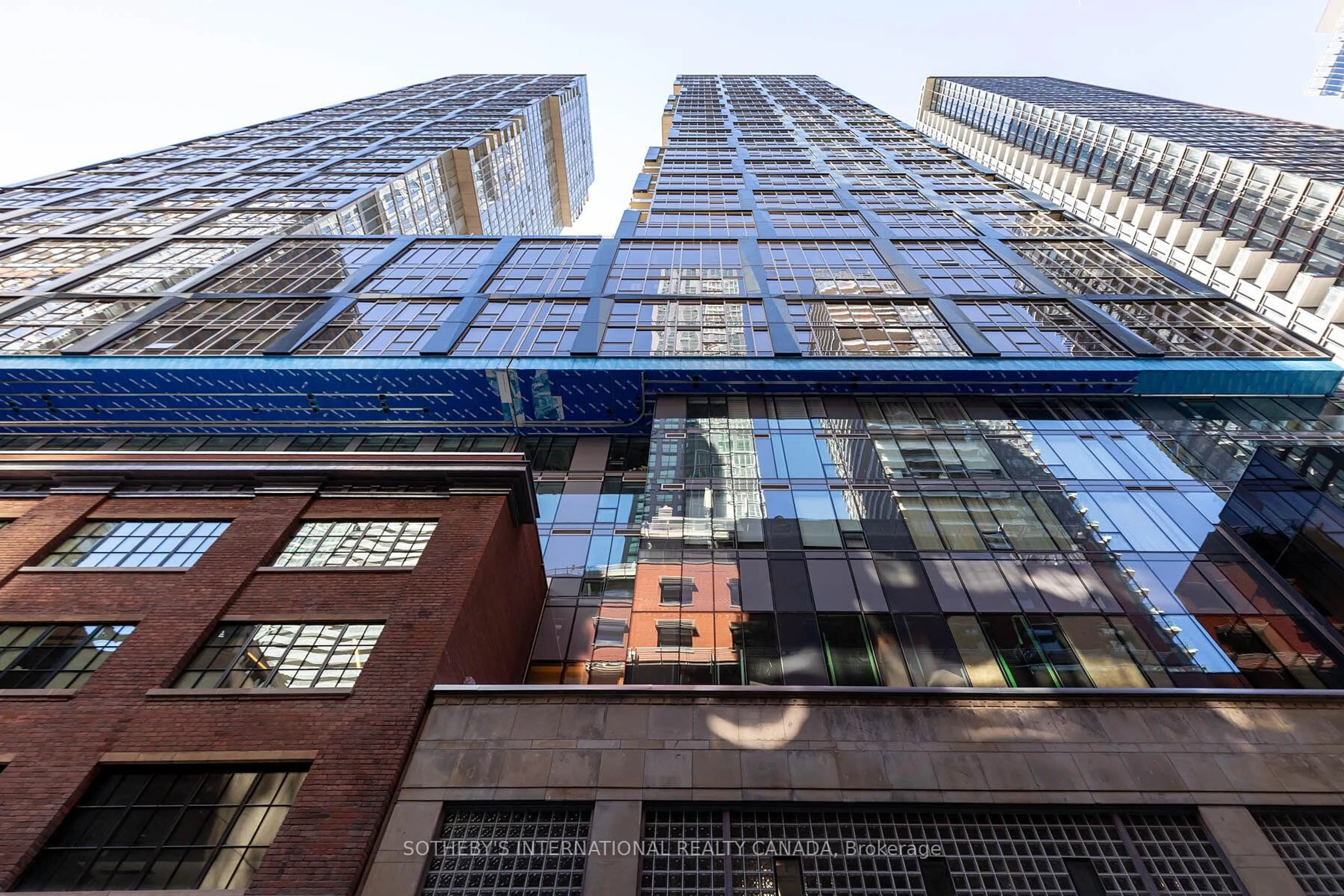 A pic from outside/outdoor area/front of a property/back of a property/a pic from drone, building for 35 Mercer St #2913, Toronto Ontario M5V 1H2