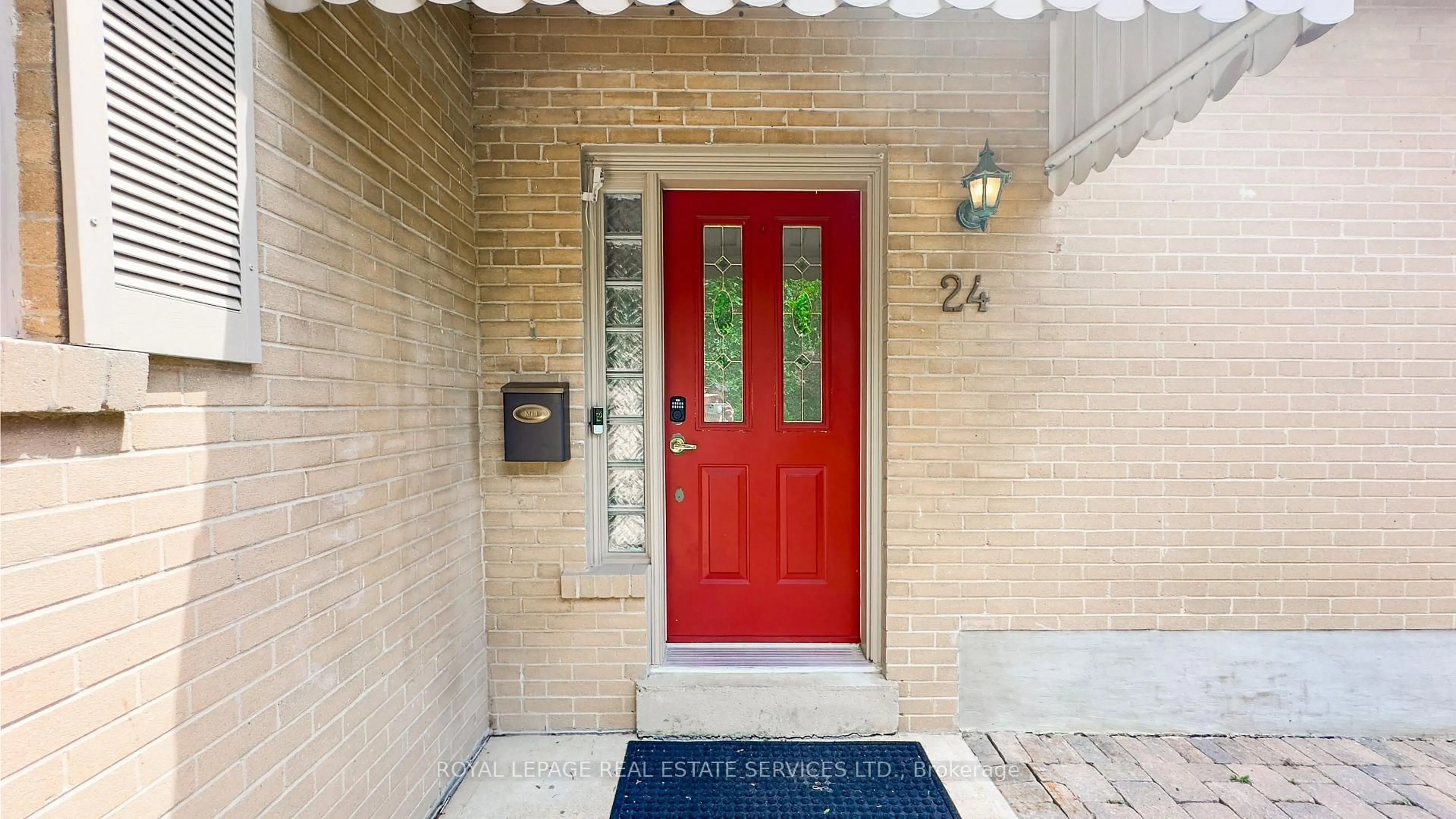 Indoor entryway for 24 Burleigh Heights Dr, Toronto Ontario M2K 1Y7