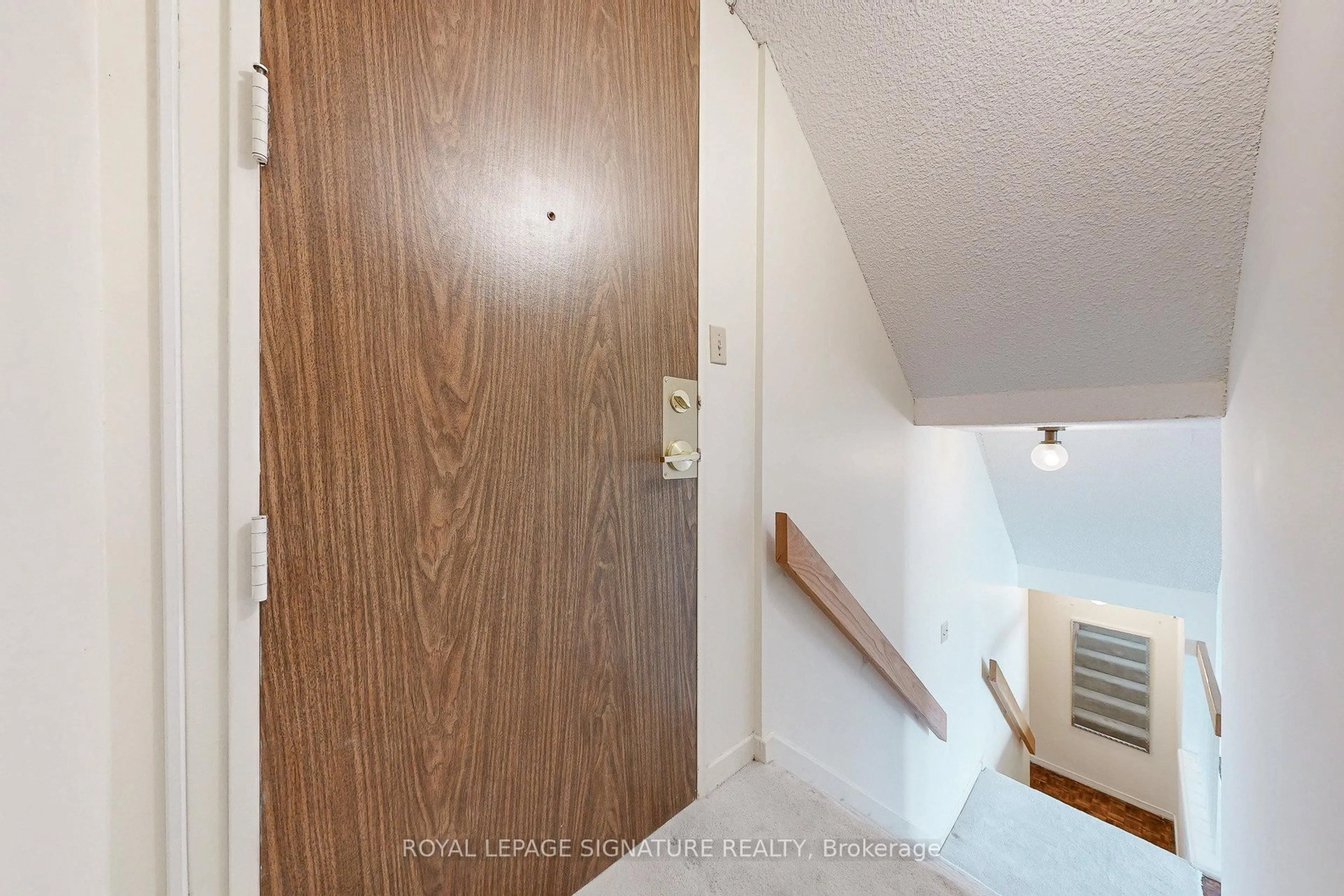 Unknown for 33 Harbour Sq #2429, Toronto Ontario M5J 2G2