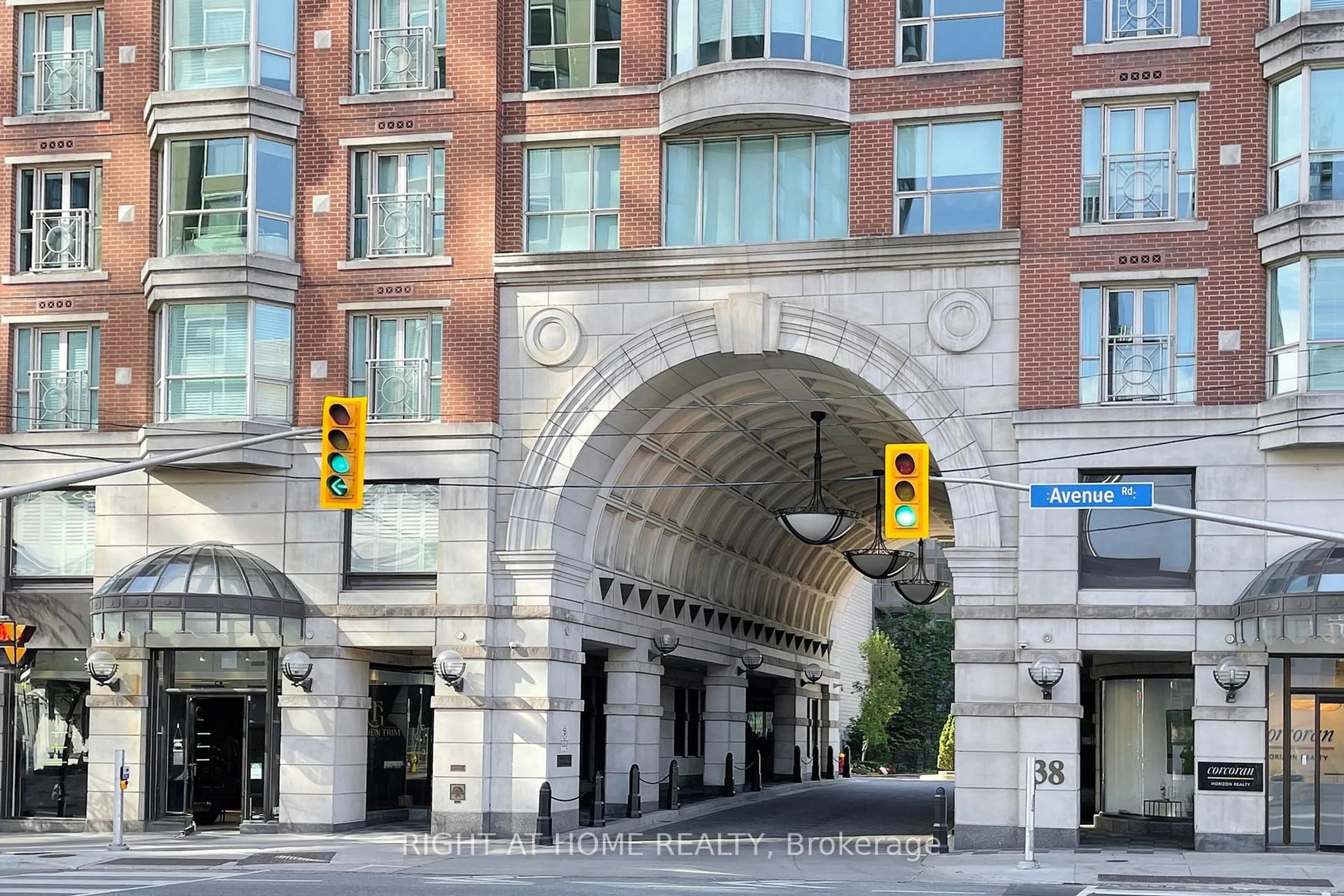 Indoor foyer for 38 Avenue Rd #1201, Toronto Ontario M5R 2G2