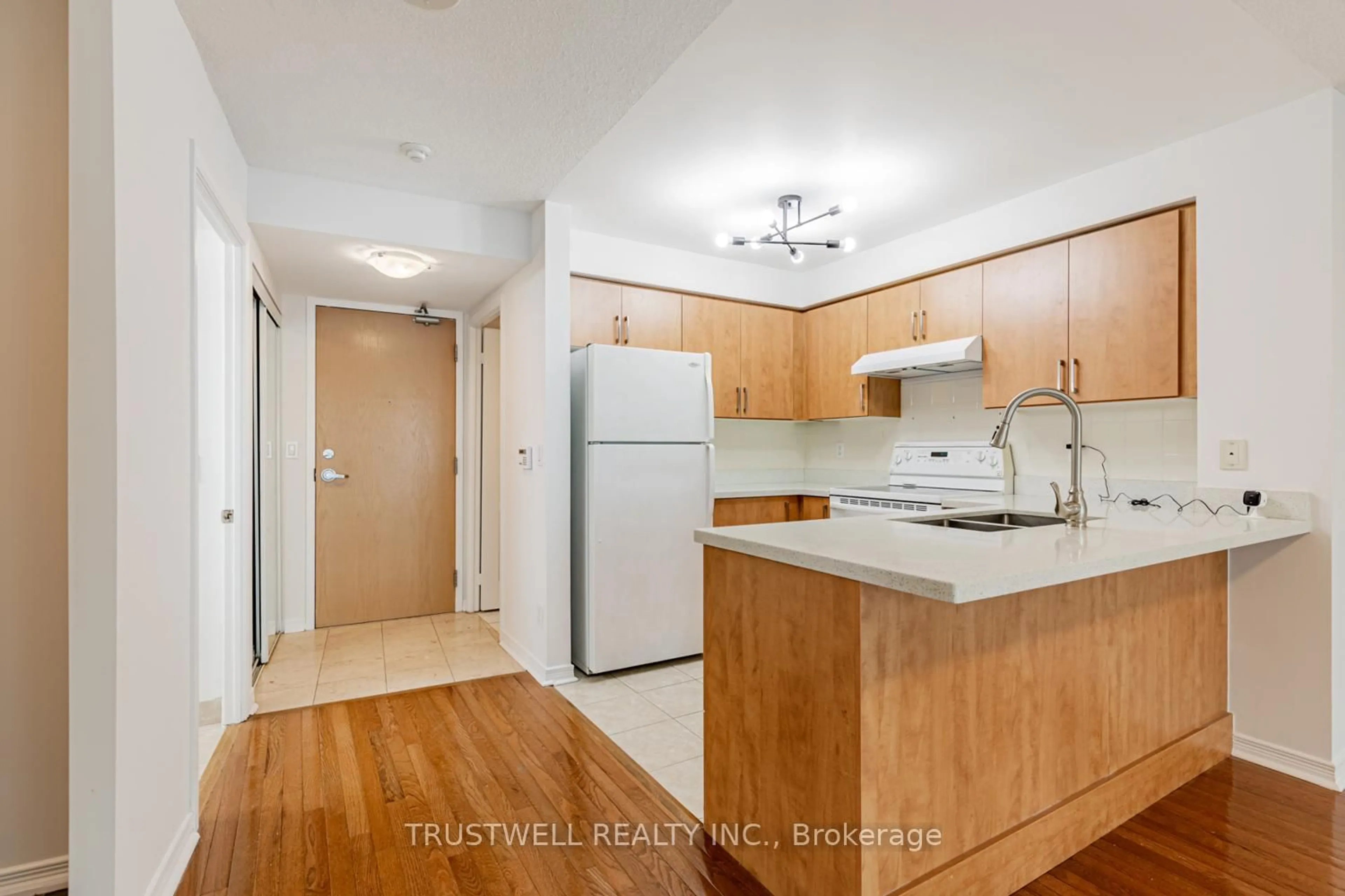 Standard kitchen, wood/laminate floor for 503 Beecroft Rd #1803, Toronto Ontario M2N 0A2