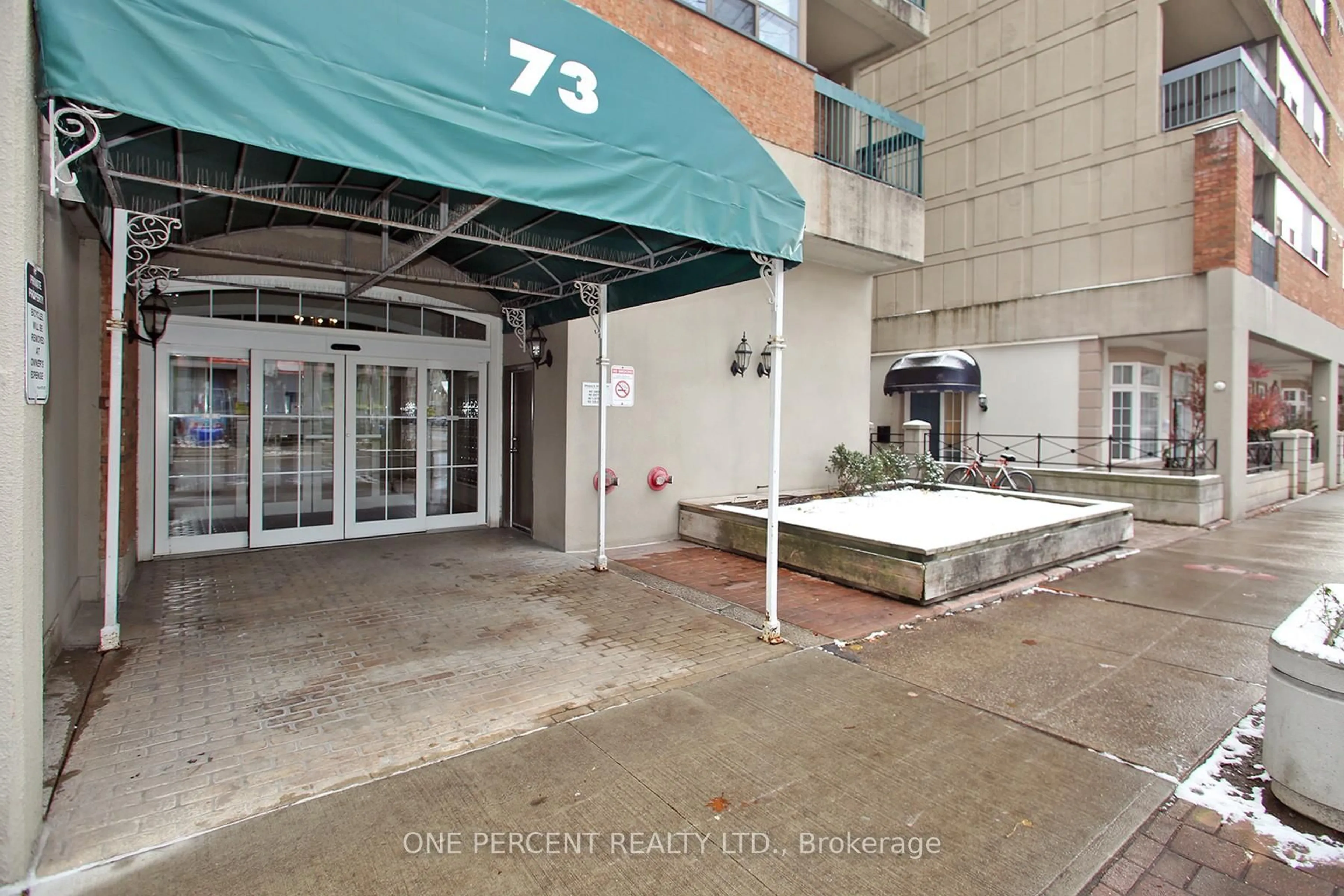 Unknown for 73 McCaul St #729, Toronto Ontario M5T 2X2