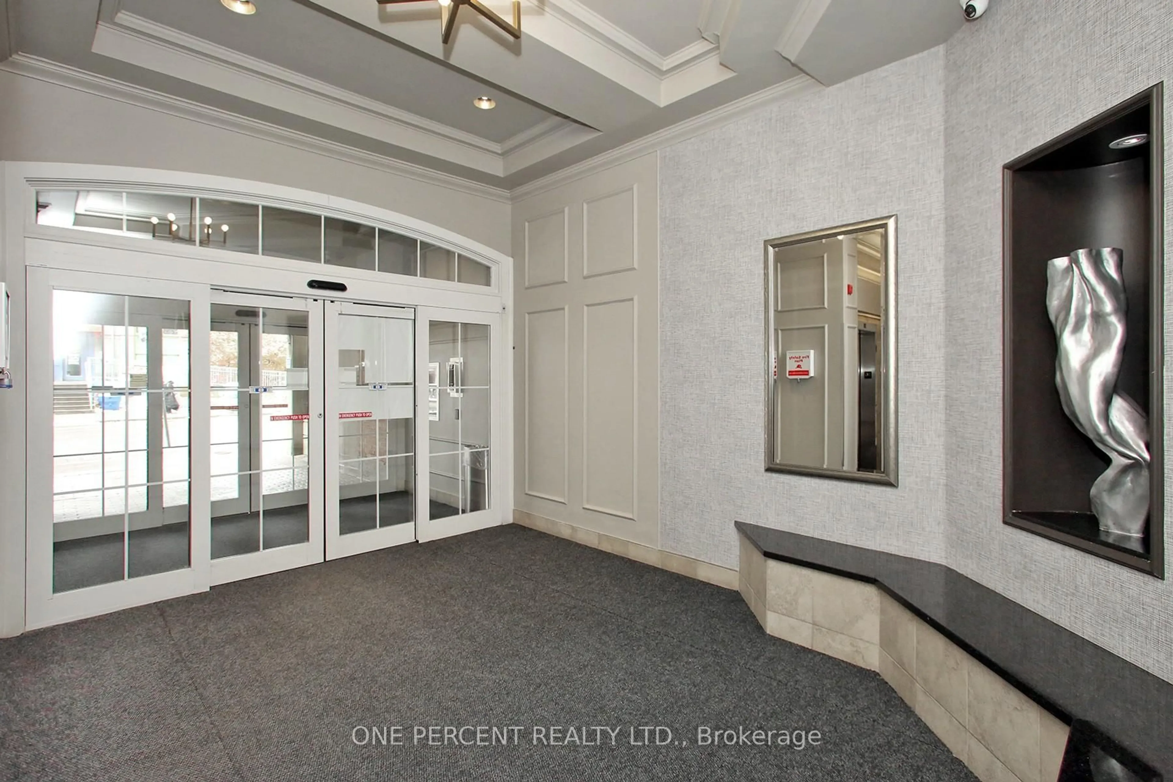 Indoor foyer for 73 McCaul St #729, Toronto Ontario M5T 2X2