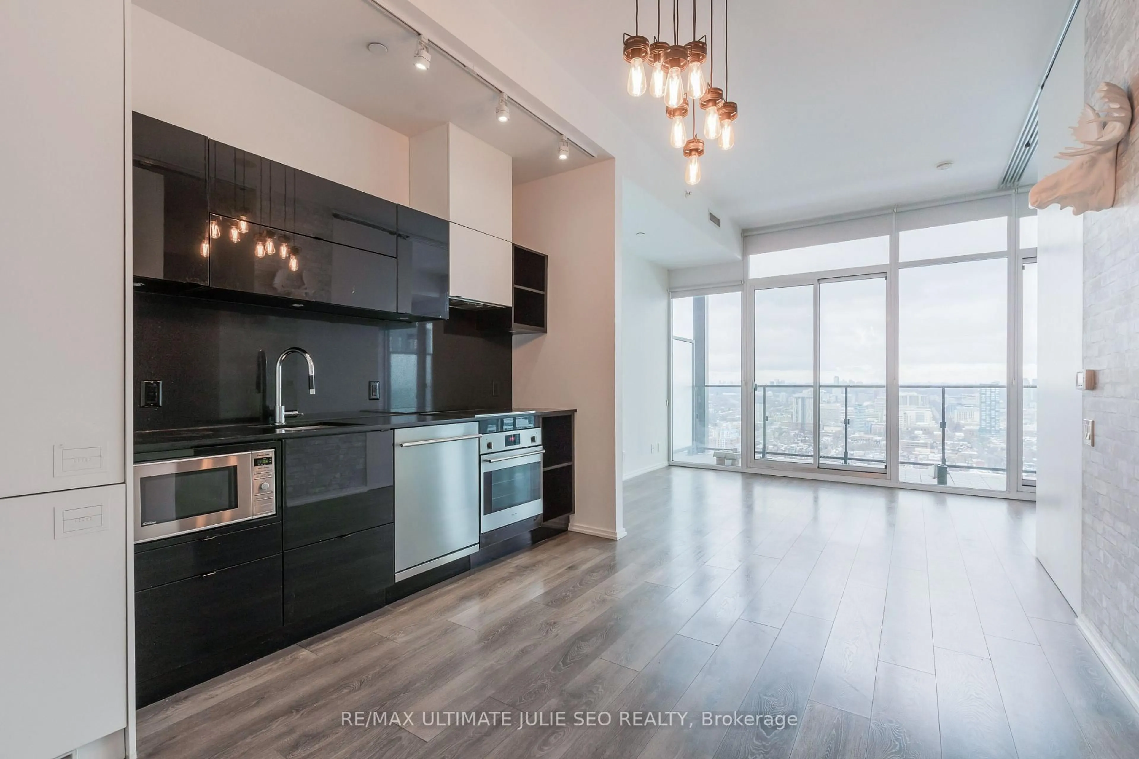 Open concept kitchen, unknown for 125 Peter St #3606, Toronto Ontario M5V 2H3