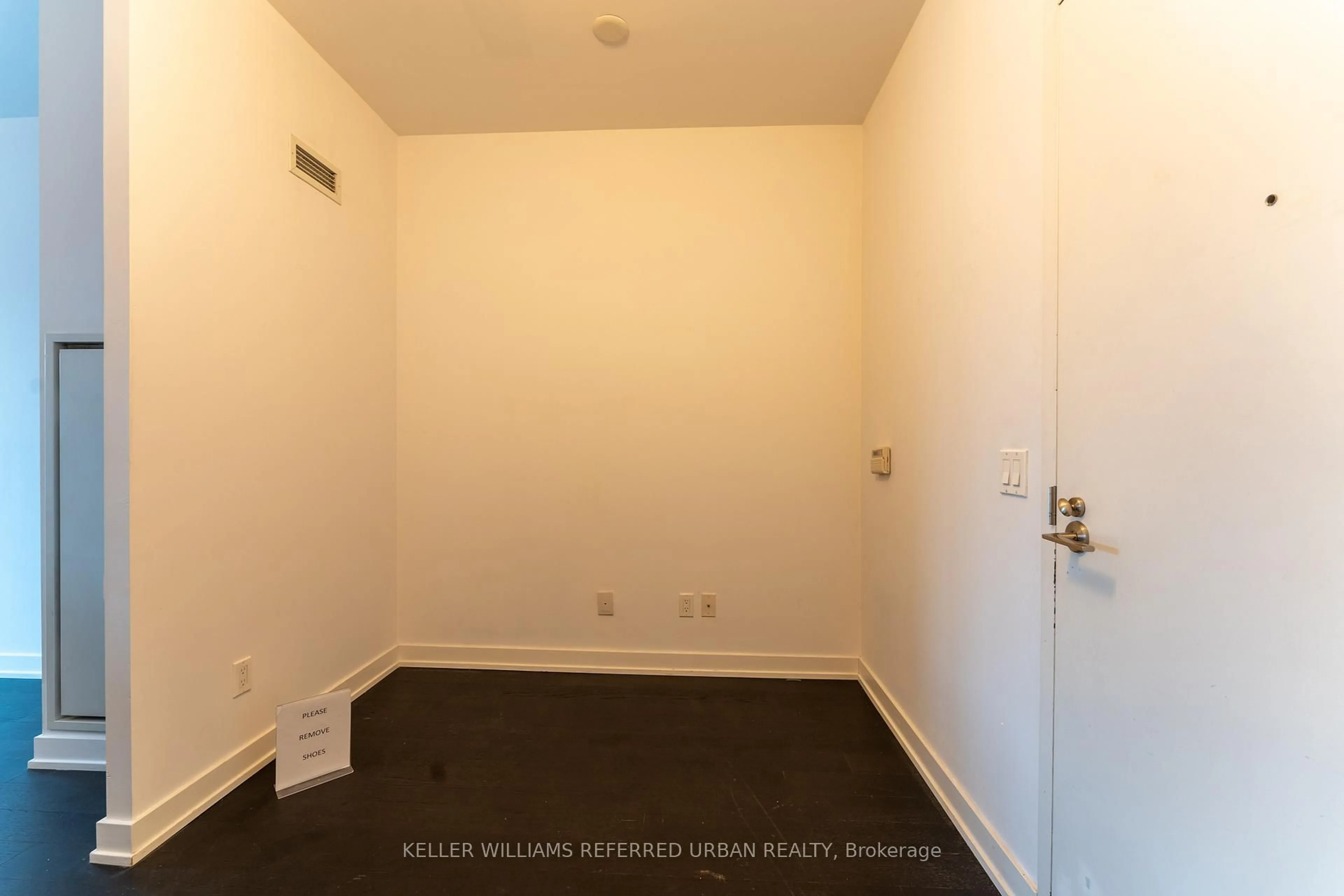 A pic of a room for 1030 King St #Ph17, Toronto Ontario M6K 3N3