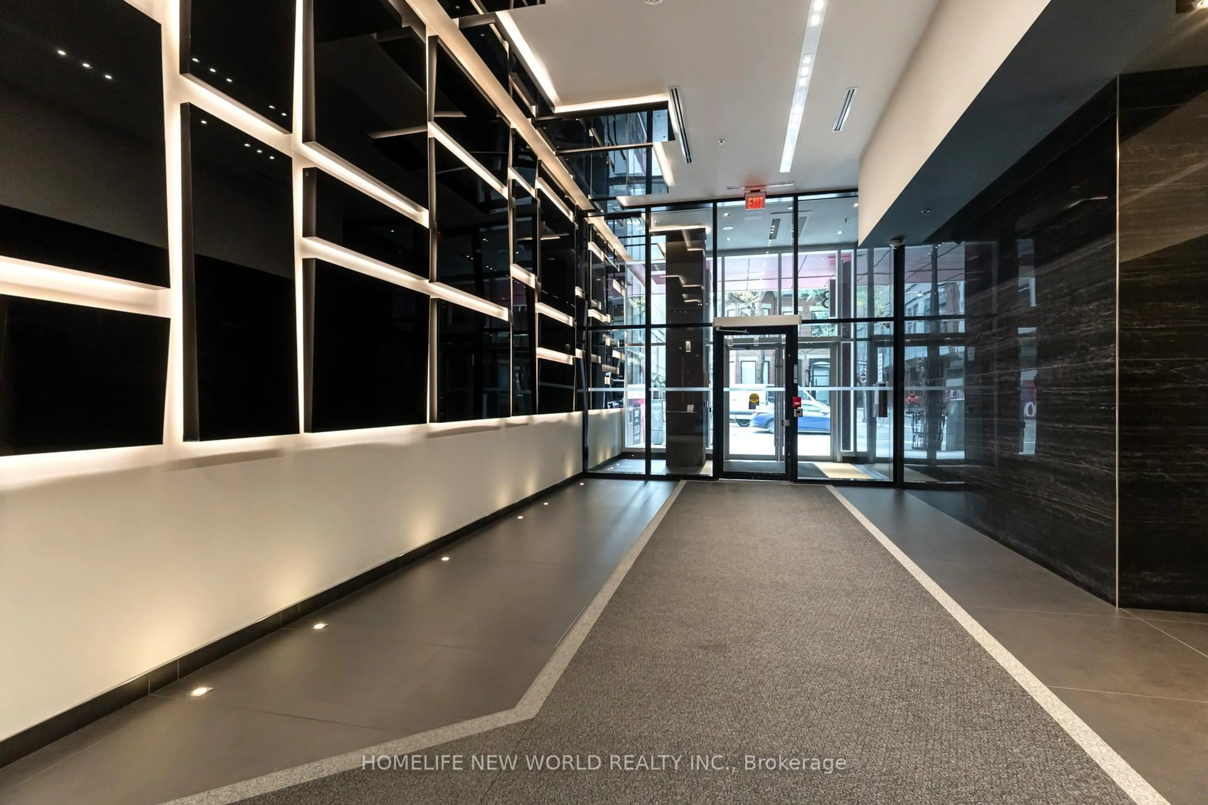 Indoor foyer for 318 Richmond St #2410, Toronto Ontario M5V 1X2