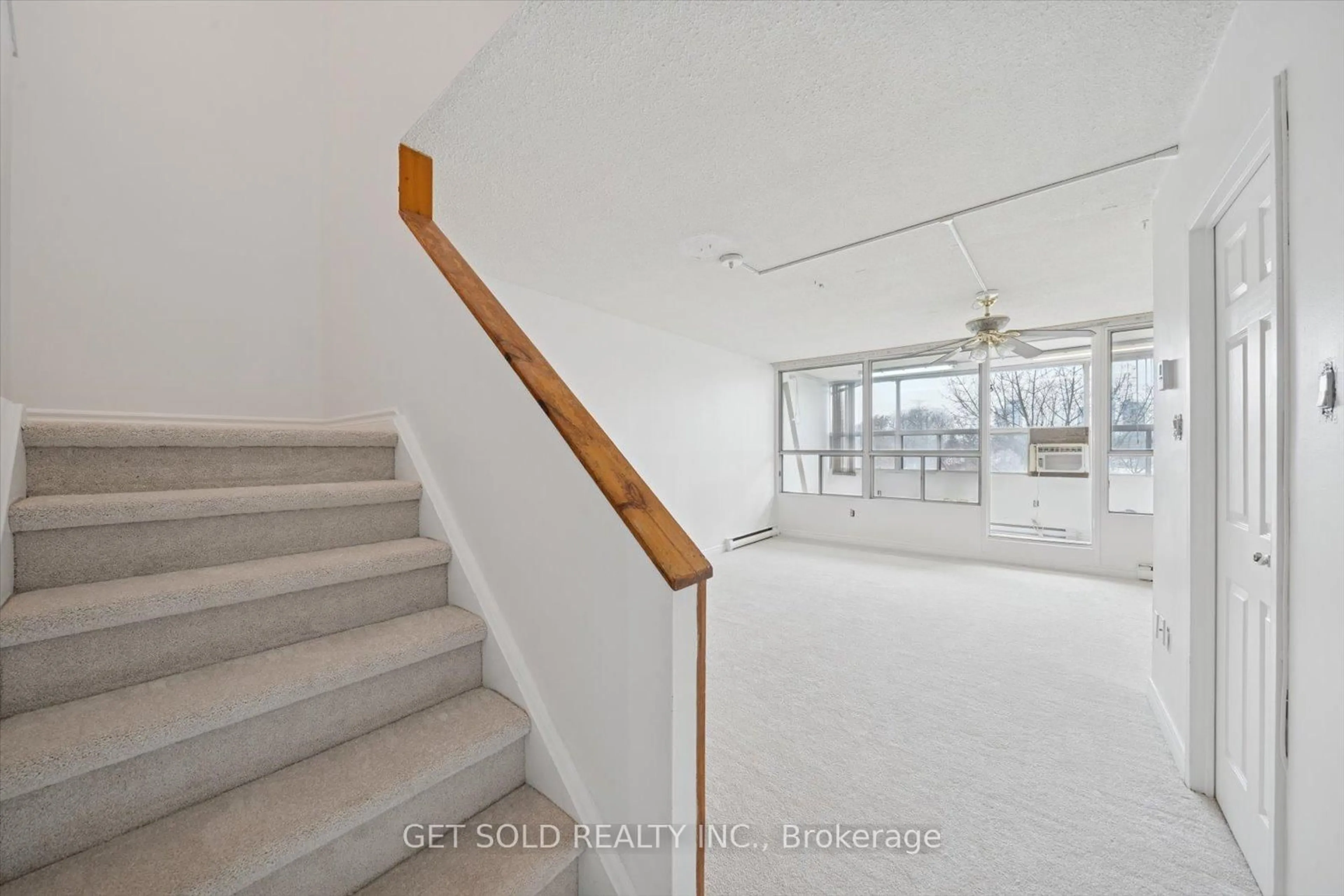 Indoor foyer for 55 Sunny Glenway #309, Toronto Ontario M3C 2Z5