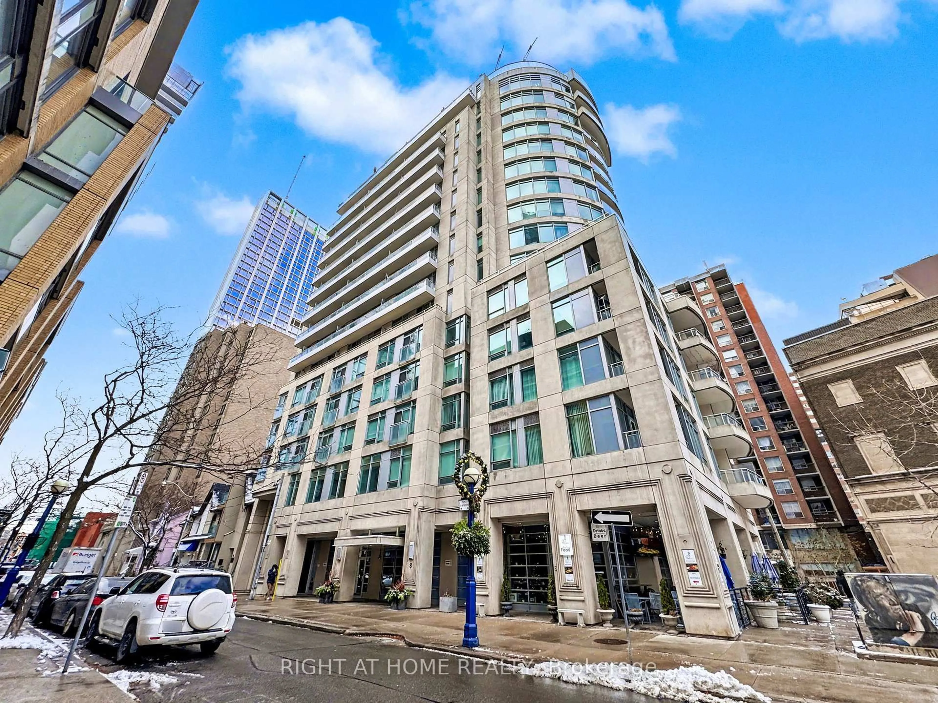 Indoor foyer for 8 Scollard St #1308, Toronto Ontario M5R 1M2