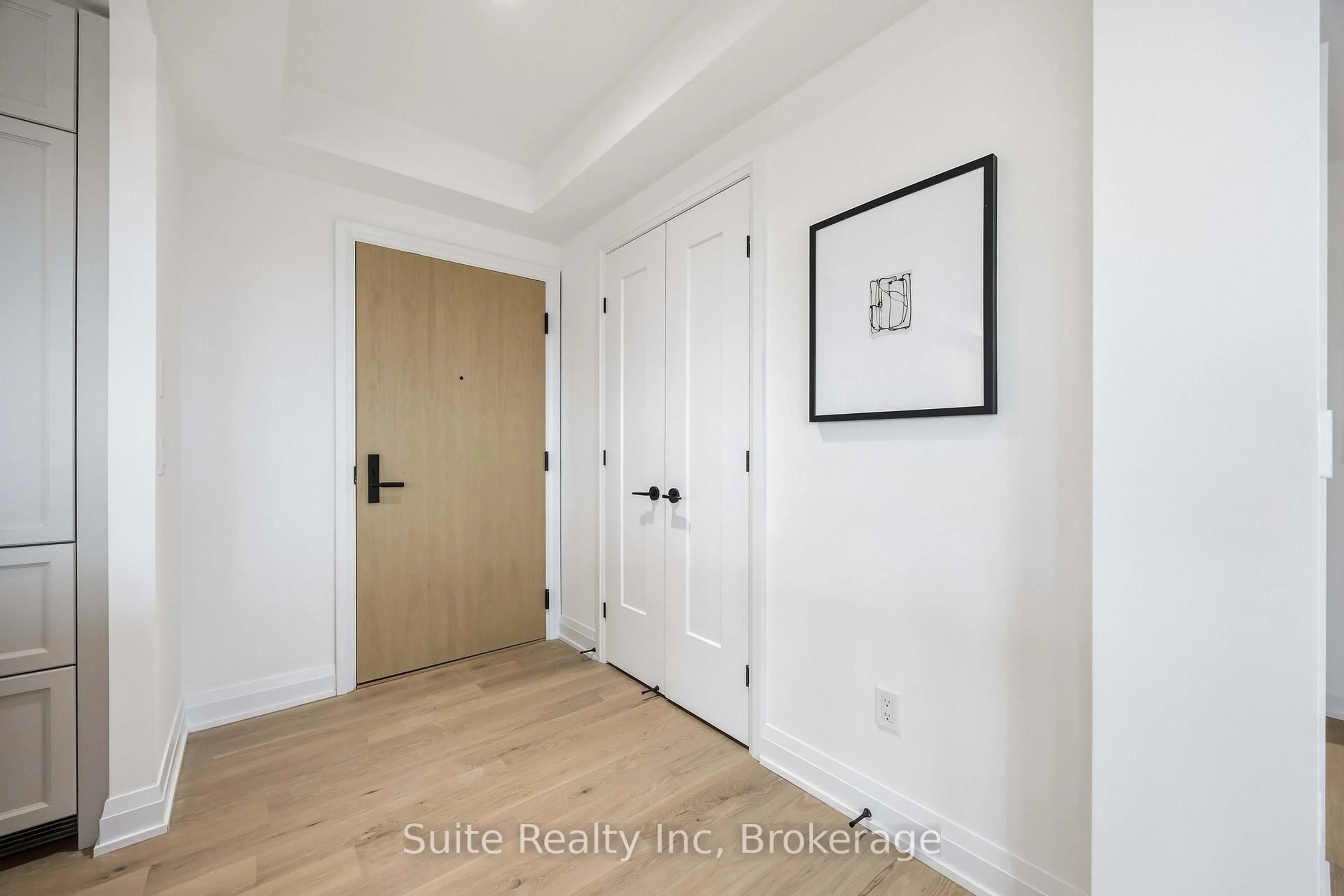 Indoor entryway for 505 Glencairn Ave #409, Toronto Ontario M6B 0B2