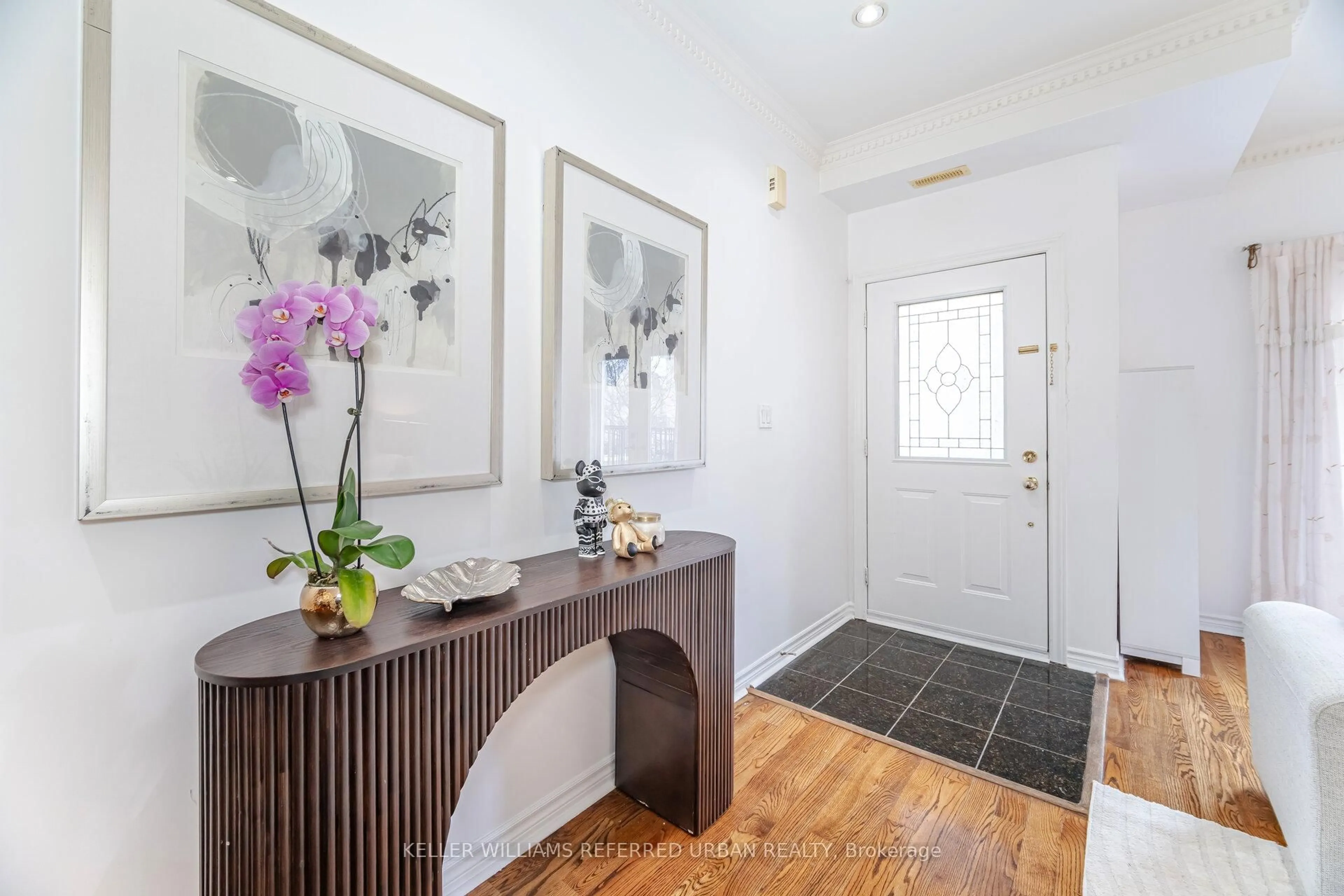 Indoor entryway for 232 David Dunlap Circ, Toronto Ontario M3C 4C1