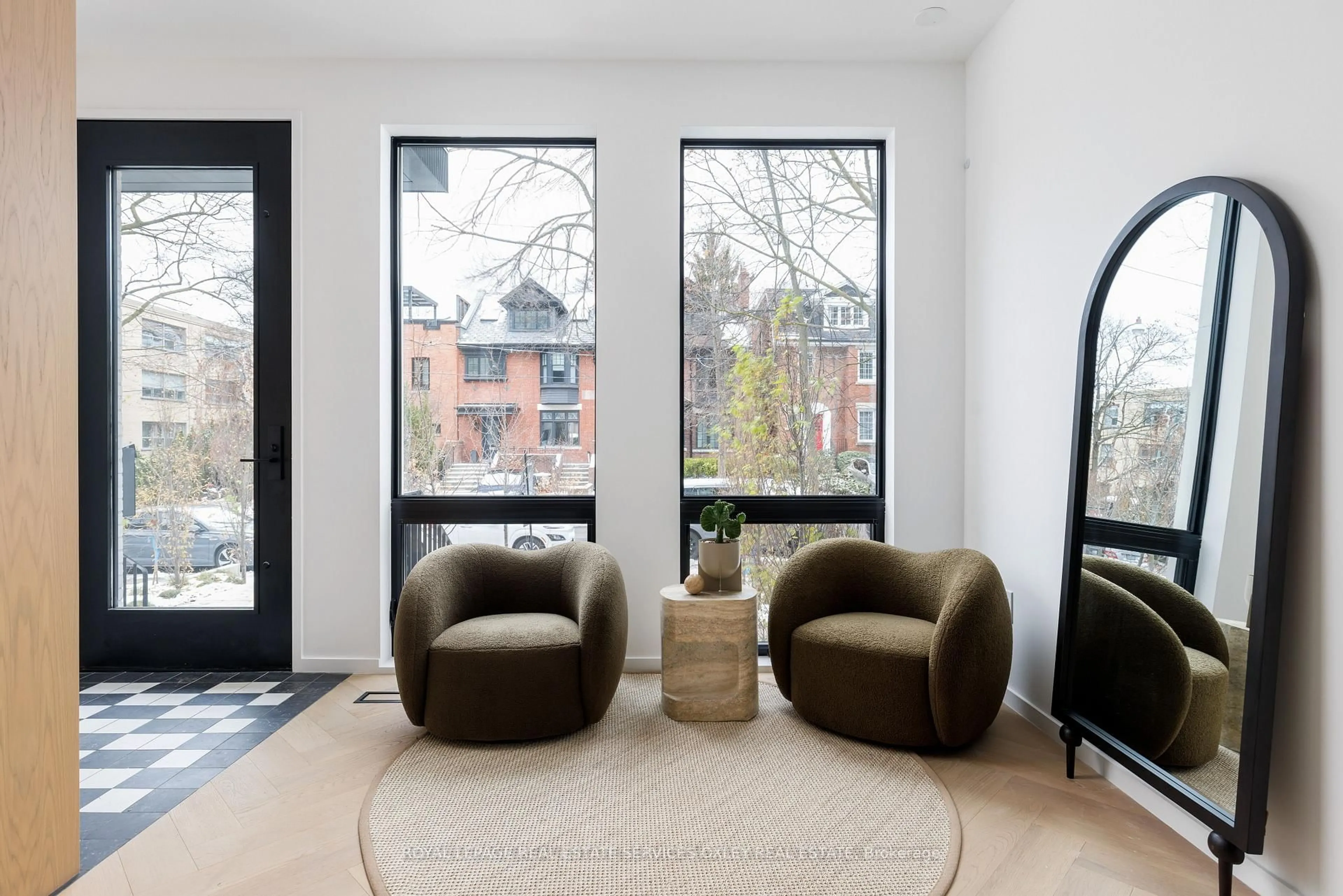 Unknown for 20B Gormley Ave, Toronto Ontario M4V 1Y8