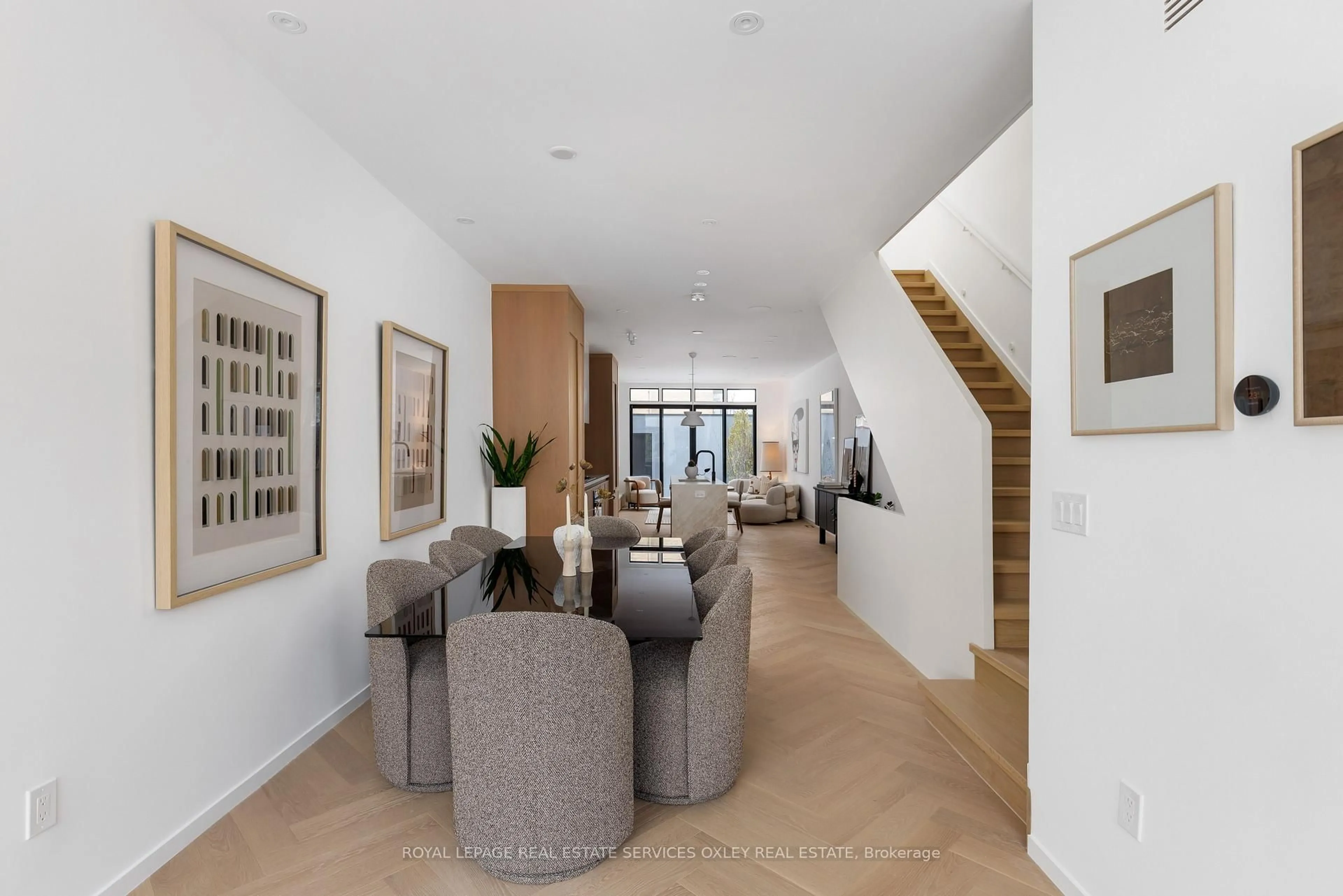 Indoor foyer for 20B Gormley Ave, Toronto Ontario M4V 1Y8