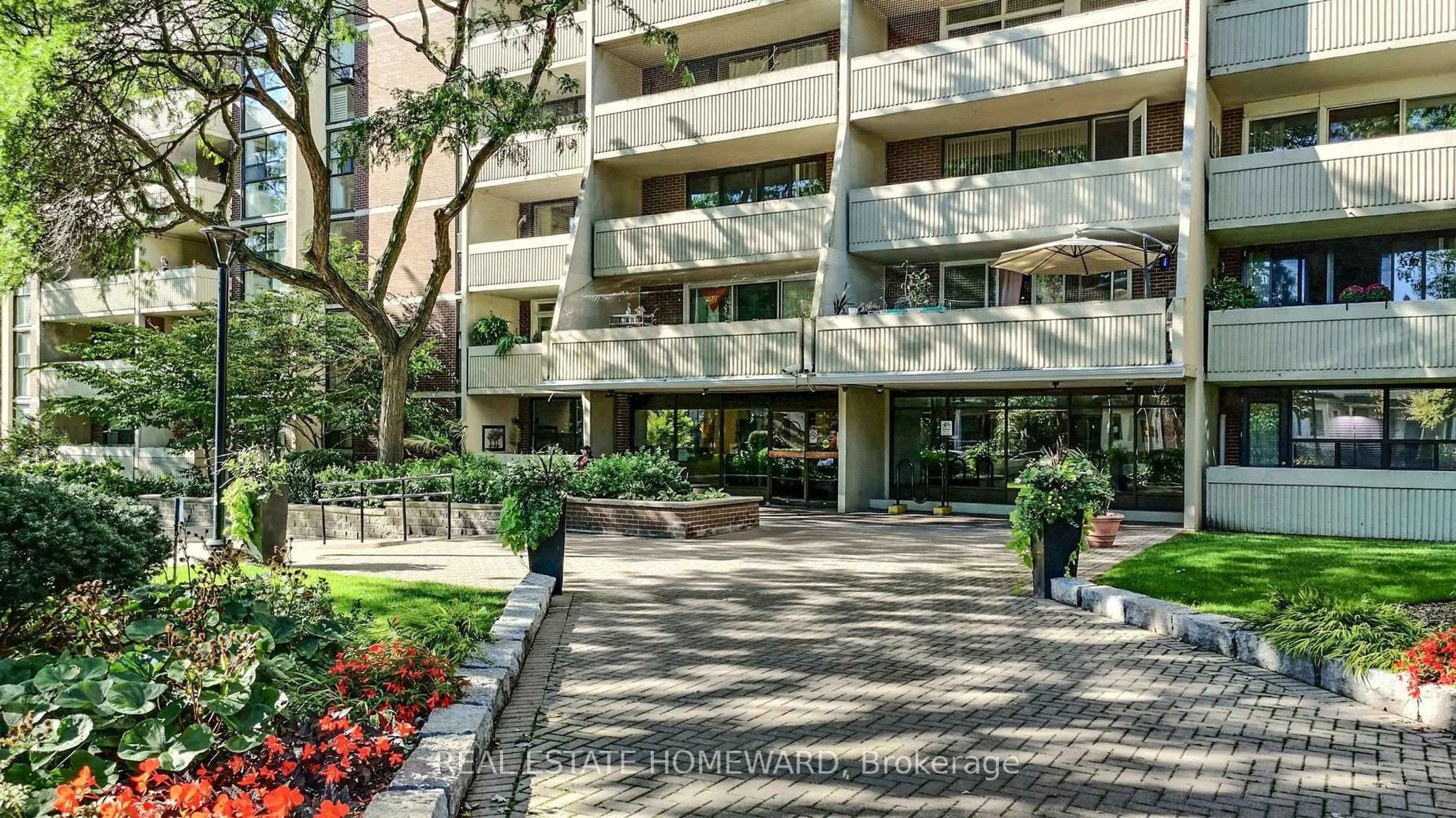 Indoor foyer for 40 Homewood Ave #1404, Toronto Ontario M4Y 2K2