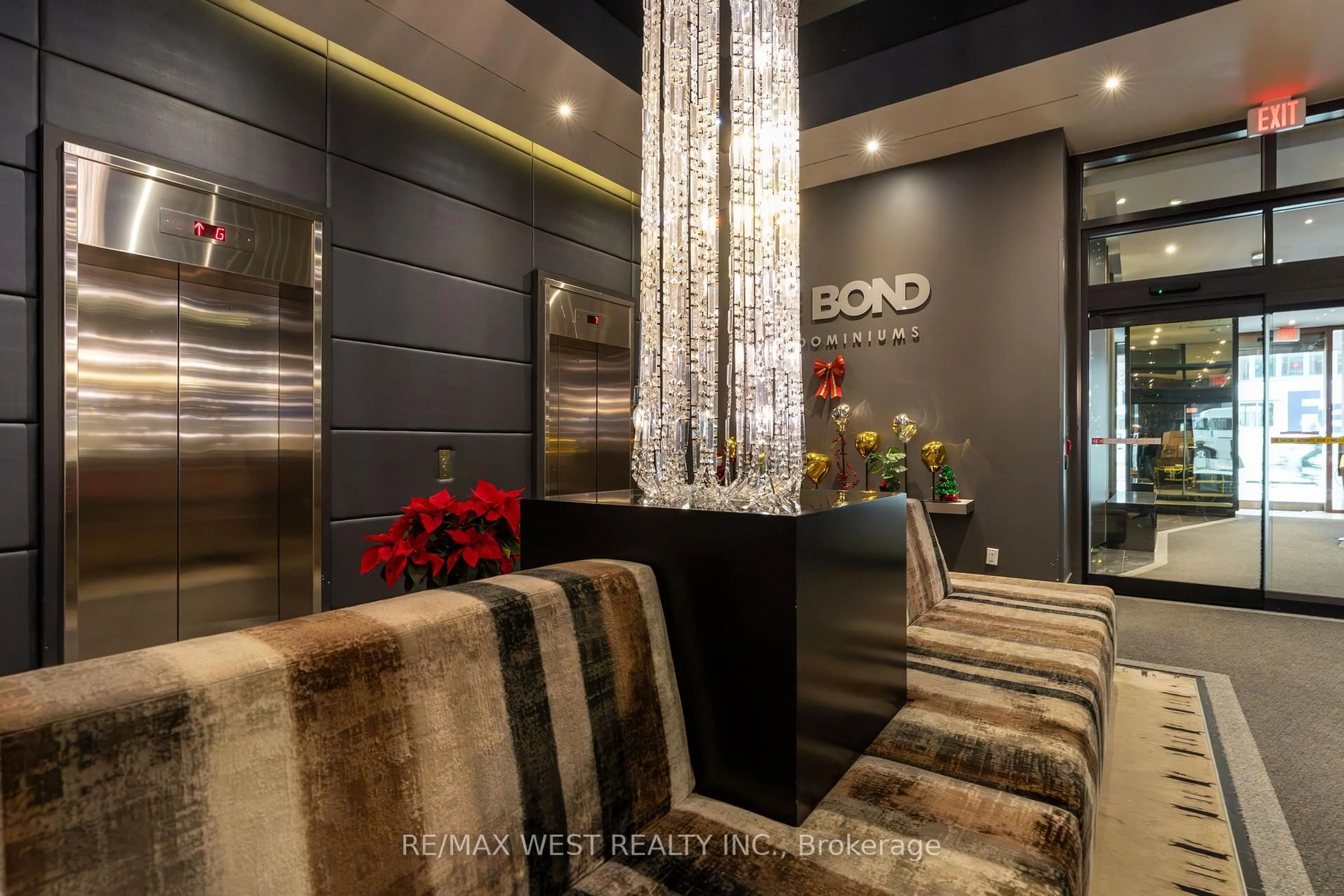 Lobby for 290 Adelaide St #1201, Toronto Ontario M5V 0P3